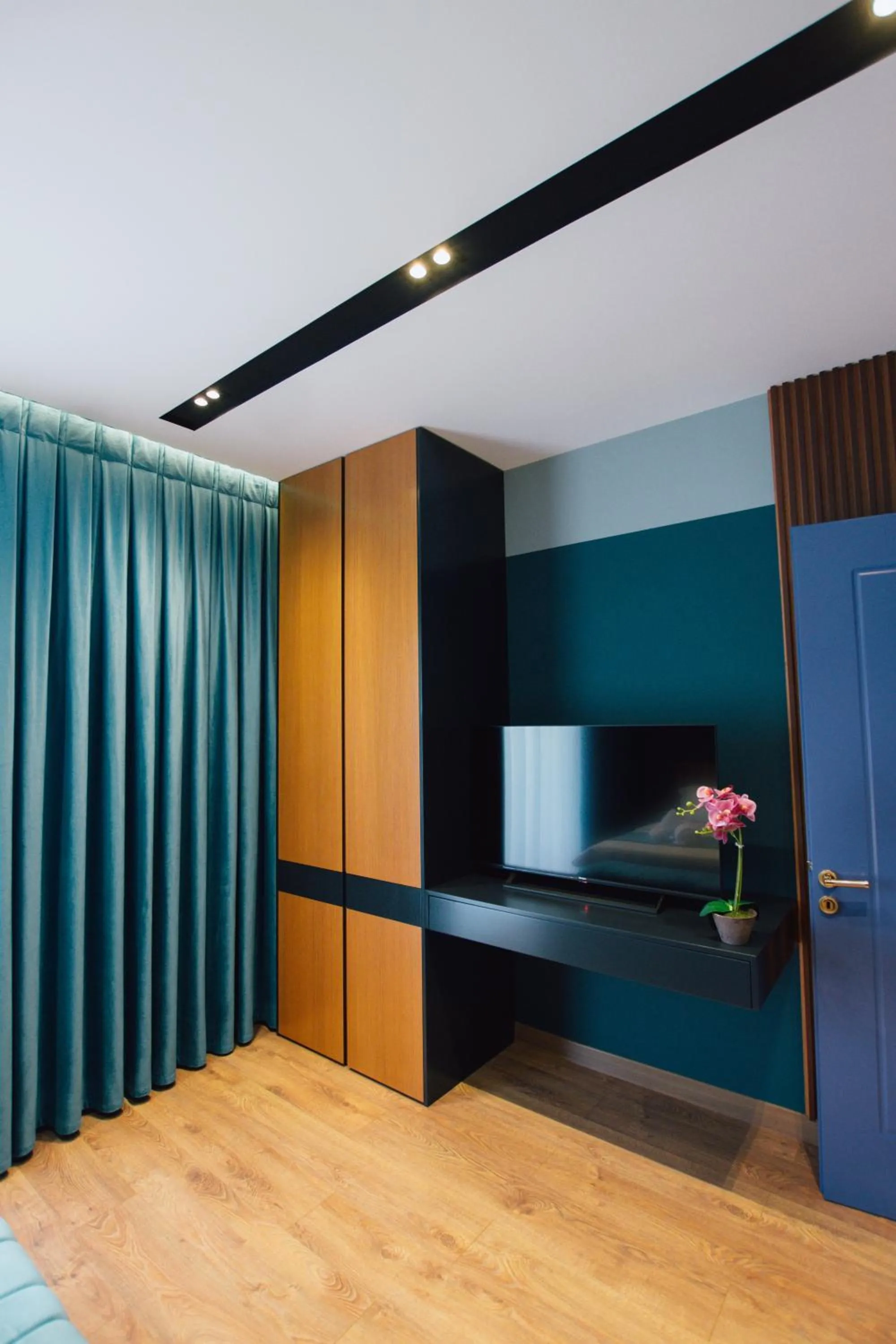 TV and multimedia in Brilant Luxury Apartment