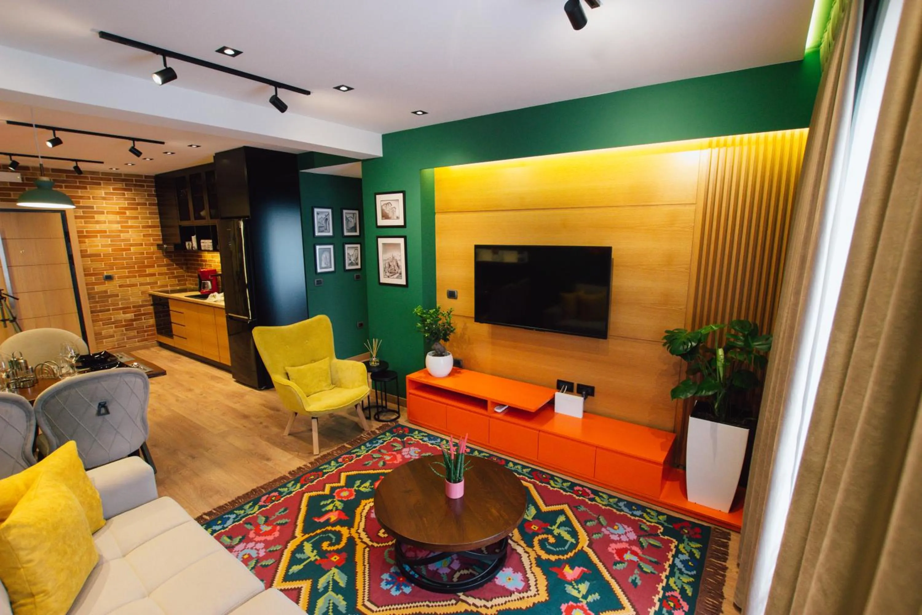 TV and multimedia in Brilant Luxury Apartment