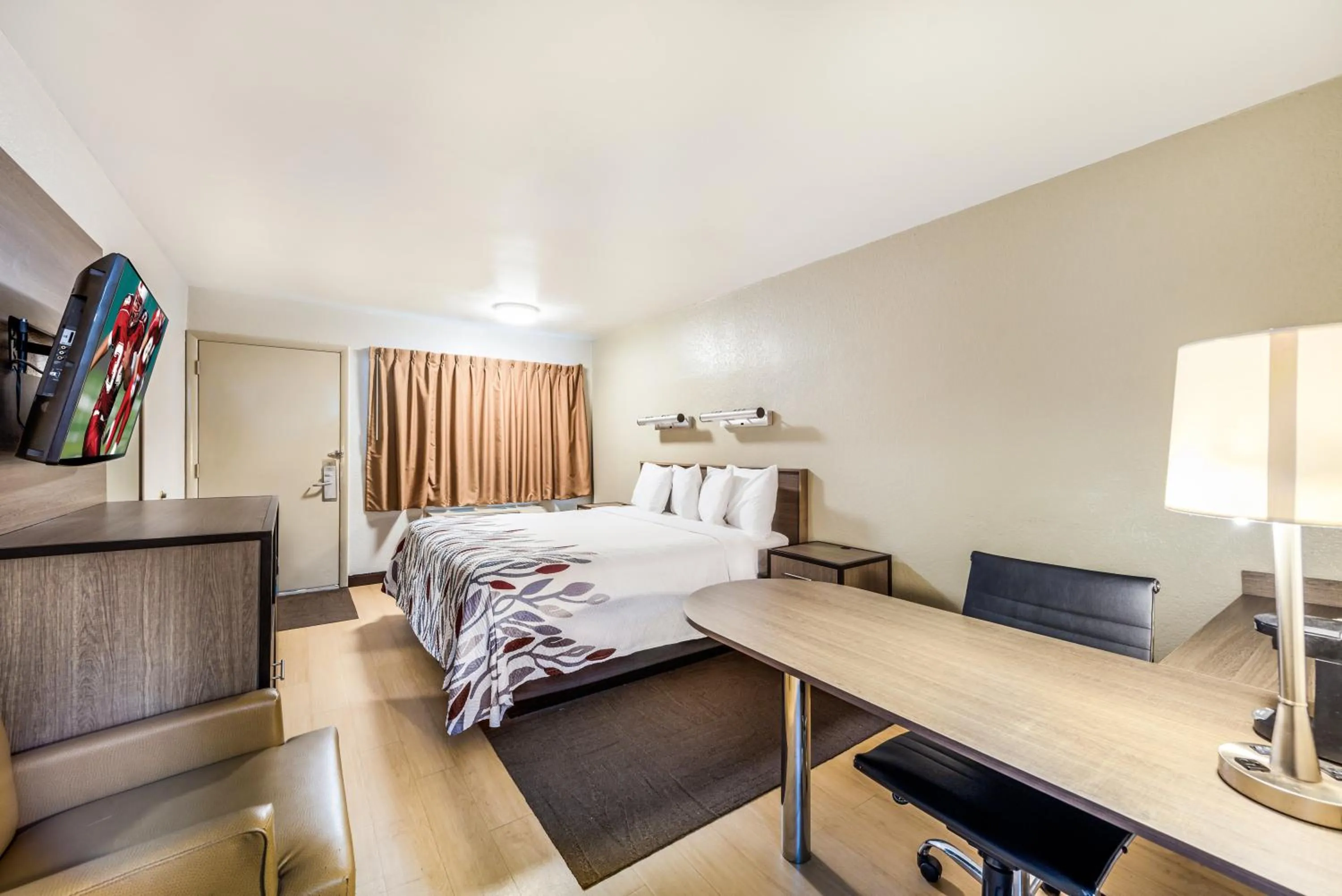 Bedroom in Red Roof Inn Dayton South - Miamisburg