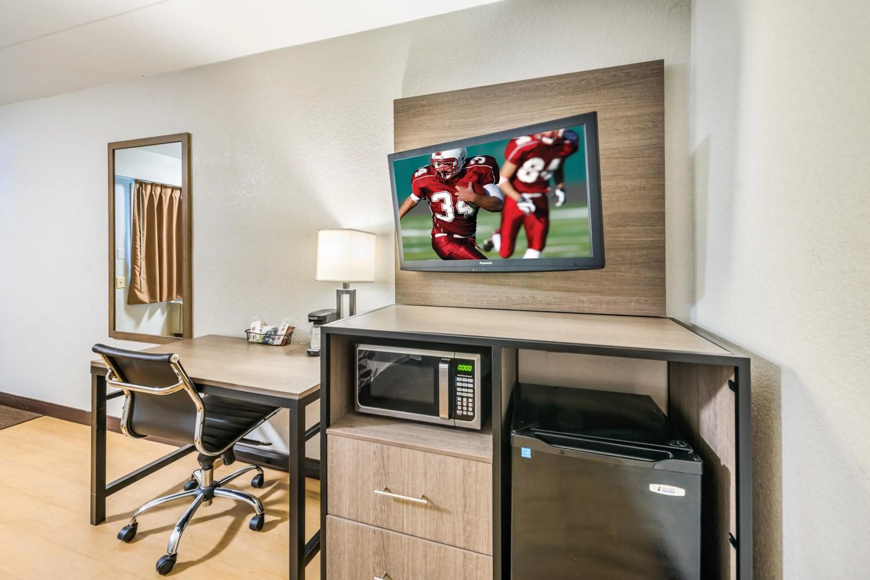 Photo of the whole room in Red Roof Inn Dayton South - Miamisburg