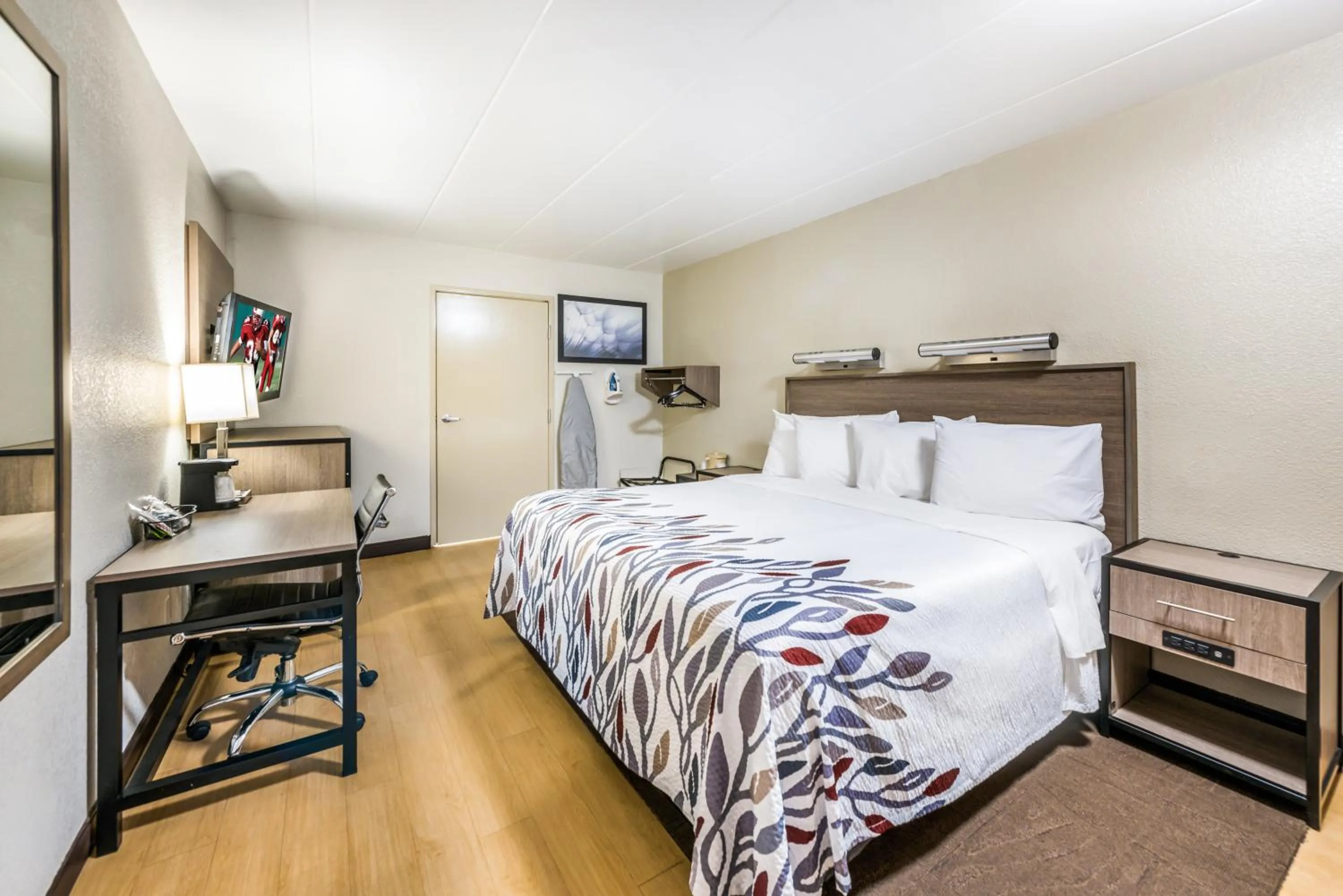 Photo of the whole room in Red Roof Inn Dayton South - Miamisburg