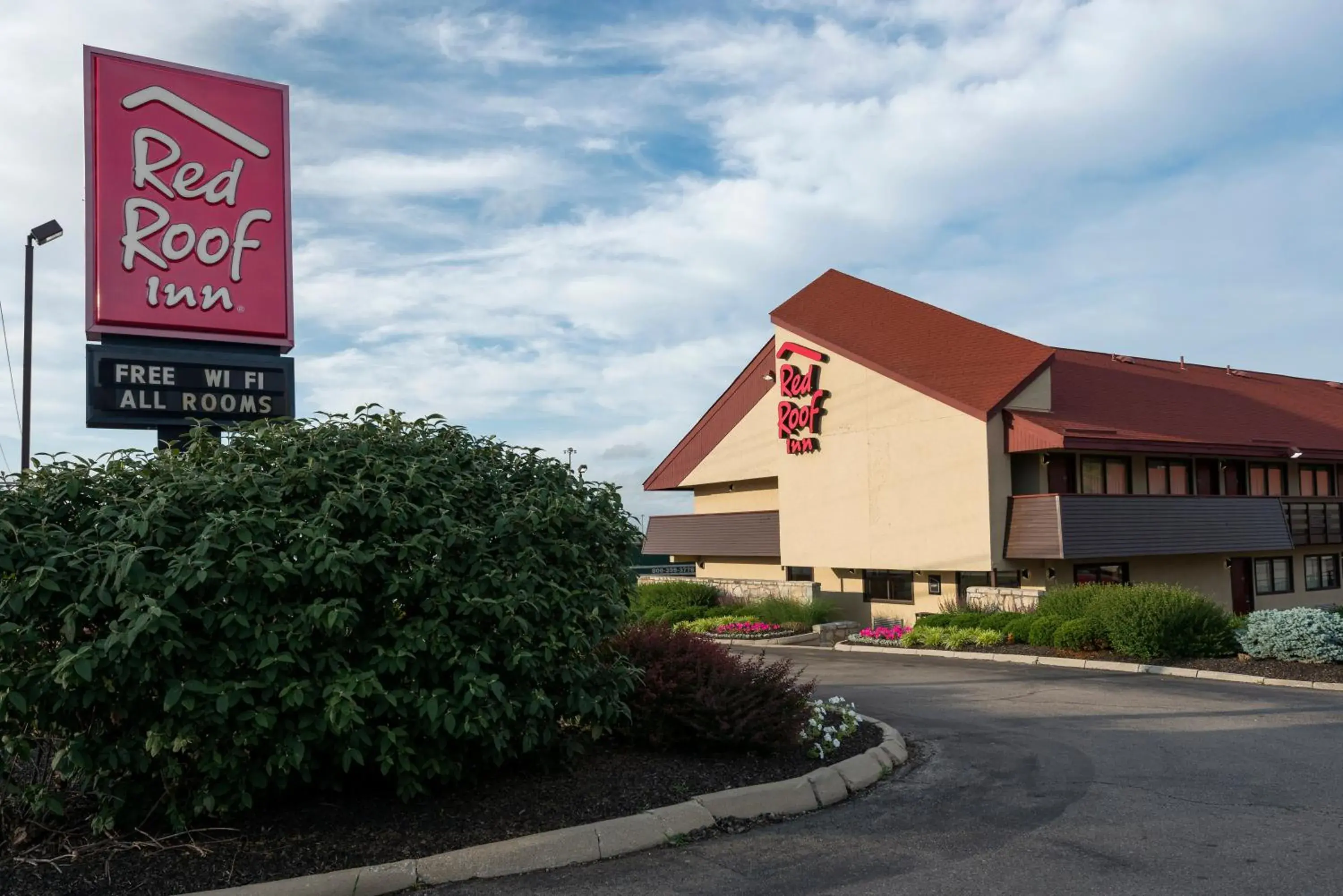 Property building, Property Logo/Sign in Red Roof Inn Dayton South - Miamisburg