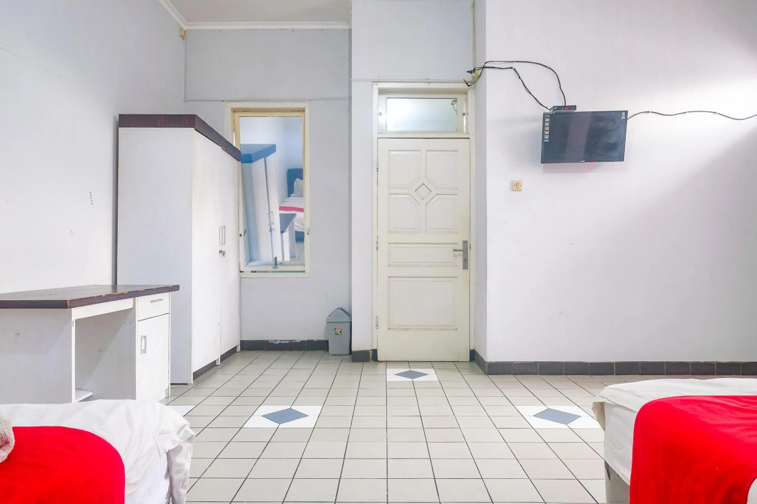 Bedroom in RedDoorz near Batik Tulis Celaket 2