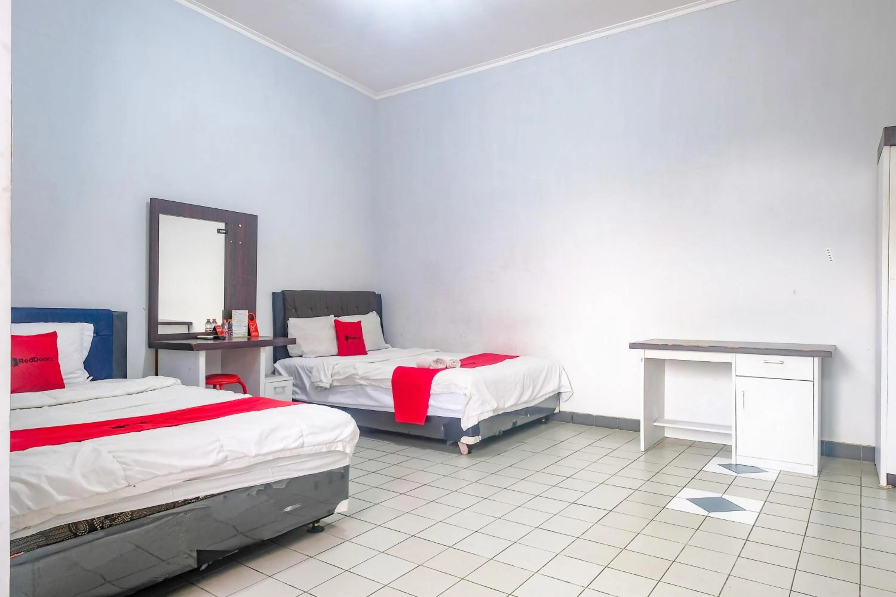 Bedroom, Bed in RedDoorz near Batik Tulis Celaket 2