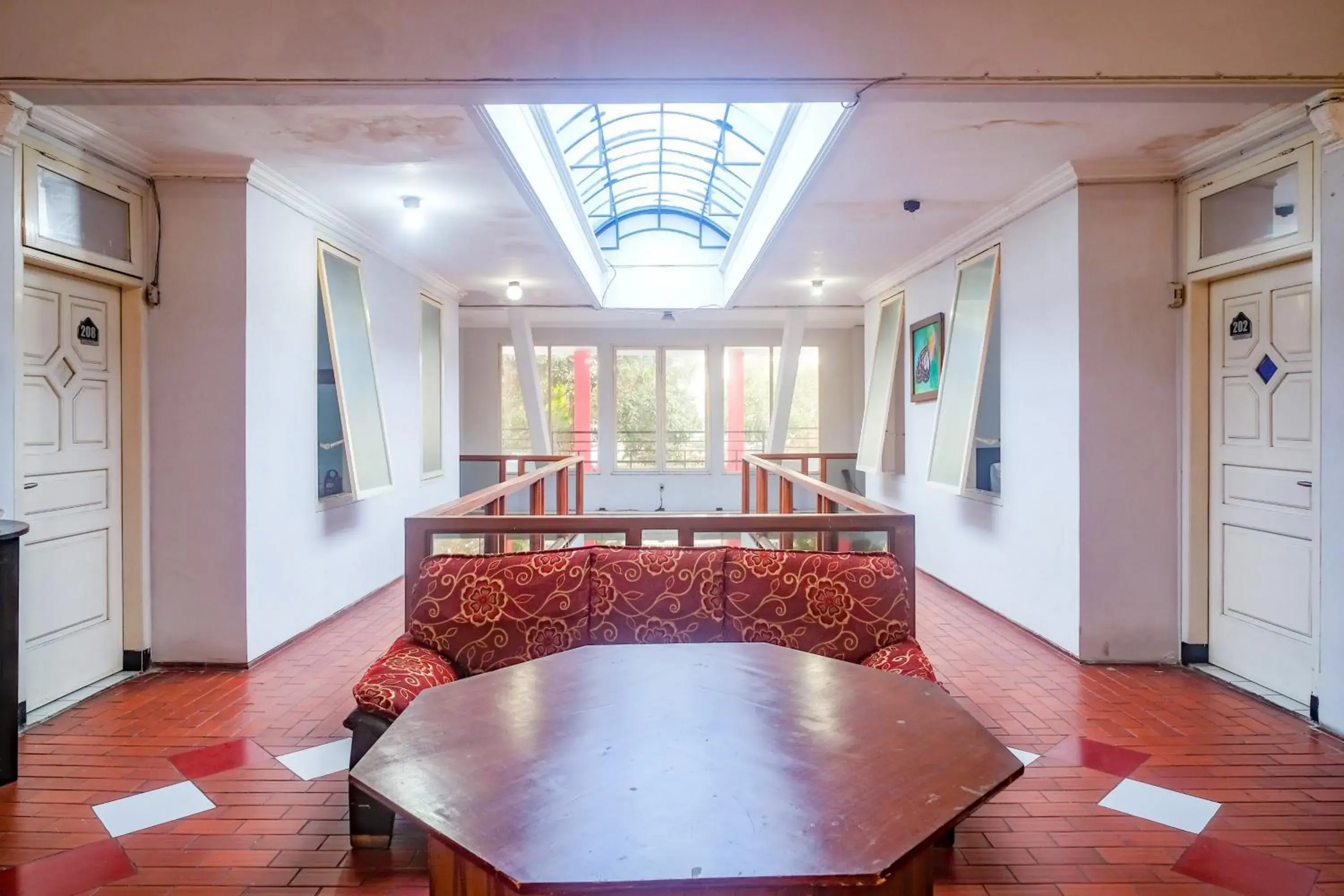 Property building in RedDoorz near Batik Tulis Celaket 2 Property building in RedDoorz near Batik Tulis Celaket 2