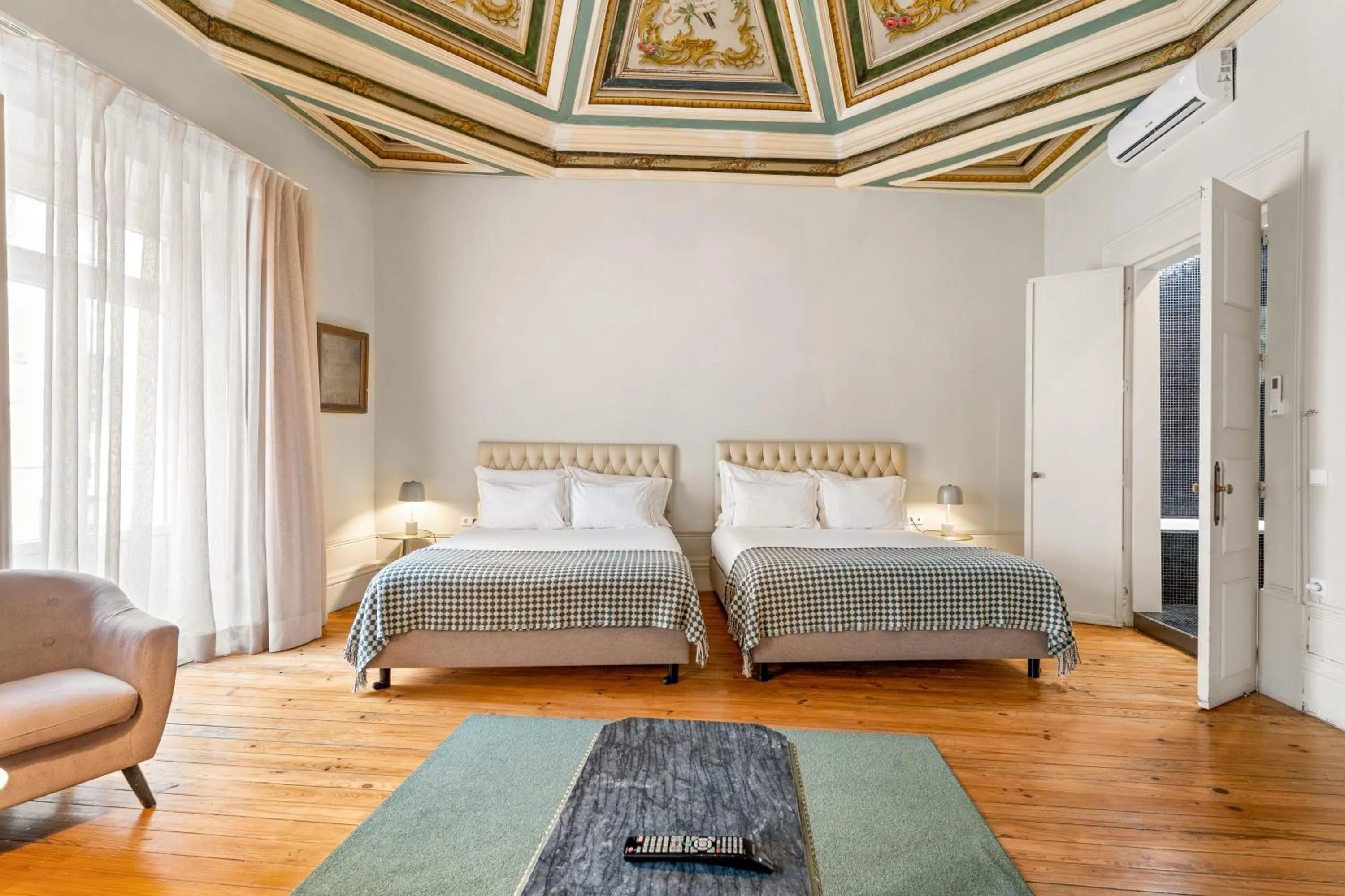 Bed in Casa dos Lóios by Shiadu