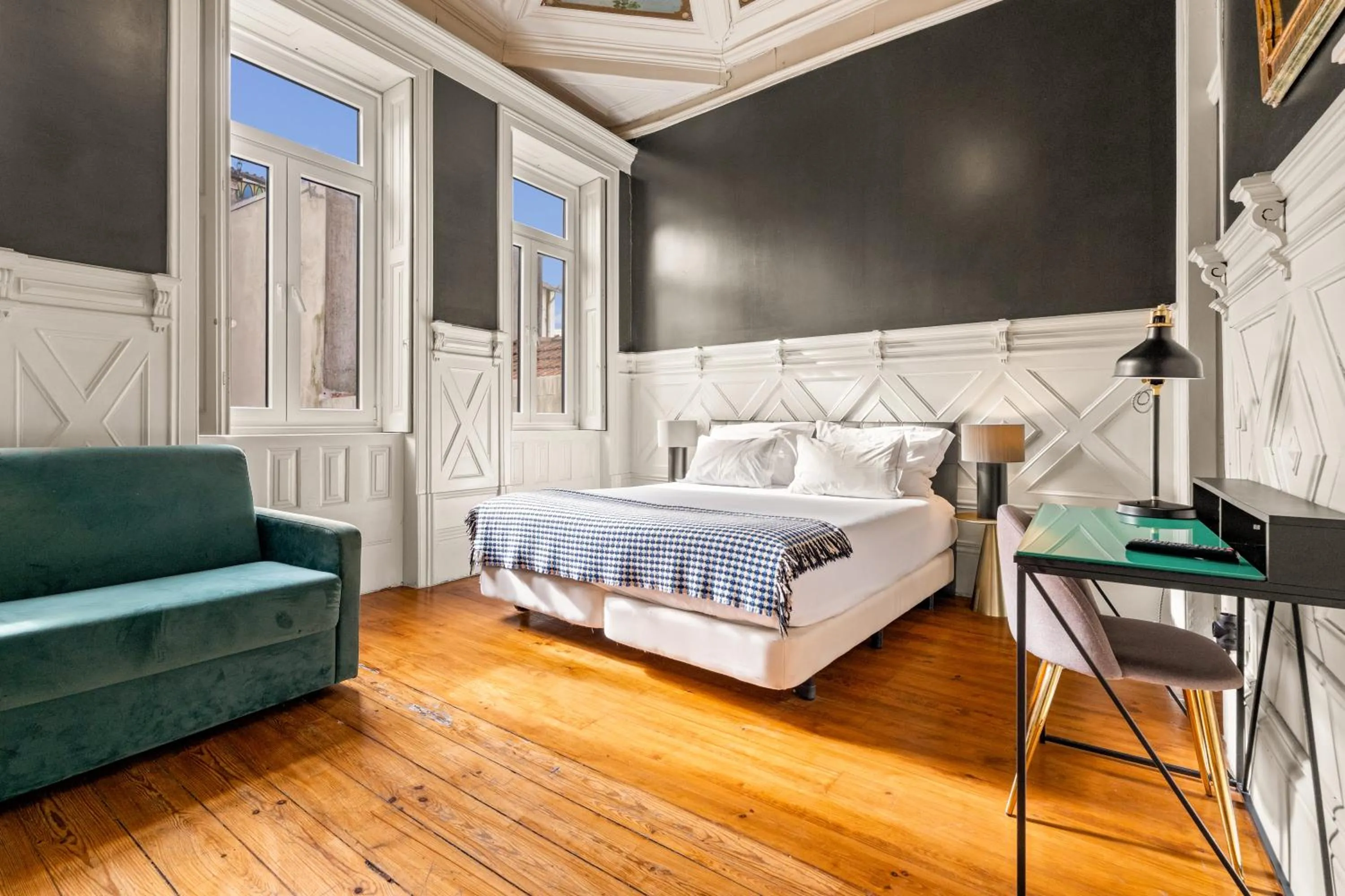 Bed in Casa dos Lóios by Shiadu