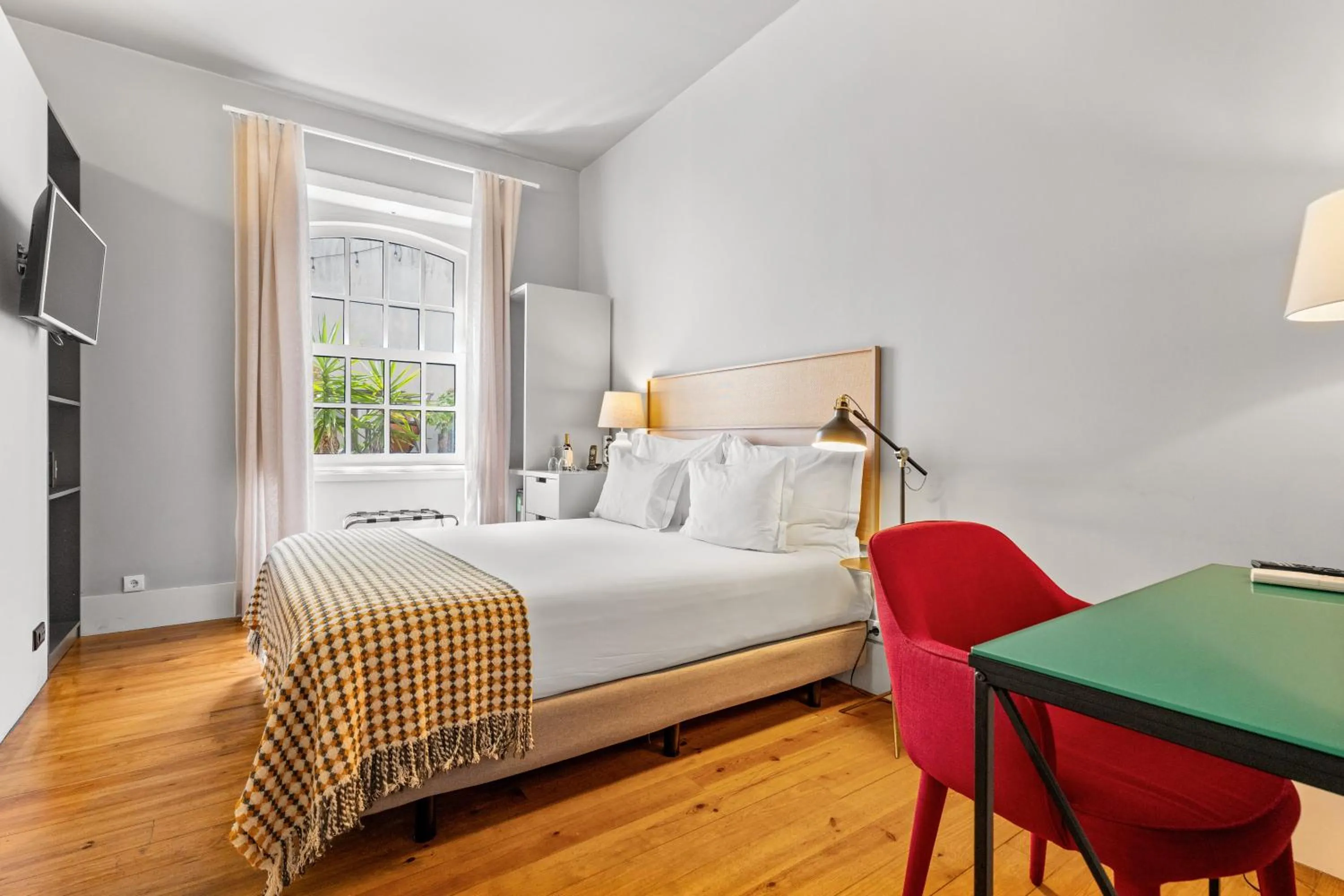 Bed in Casa dos Lóios by Shiadu