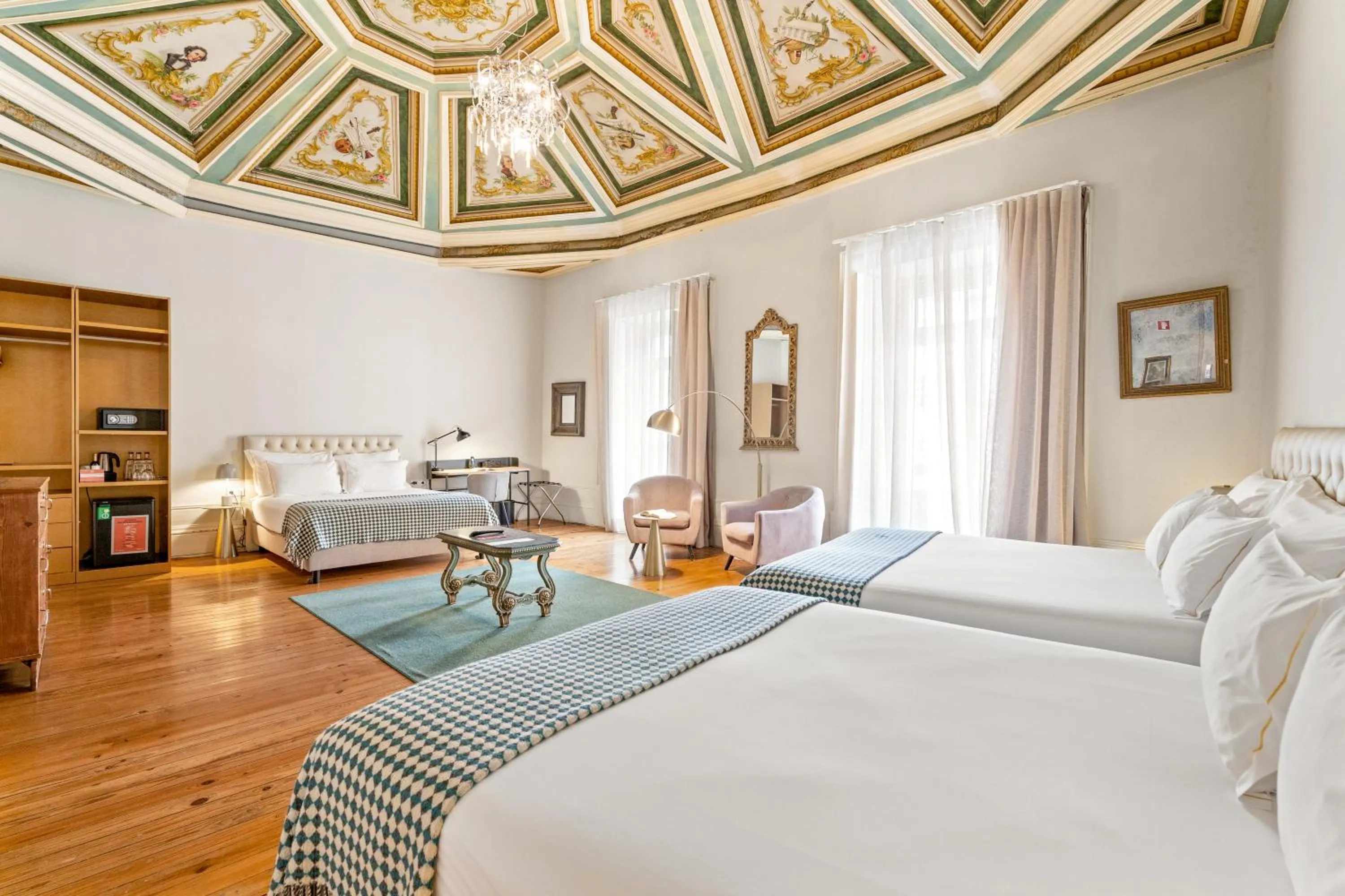 Bed in Casa dos Lóios by Shiadu