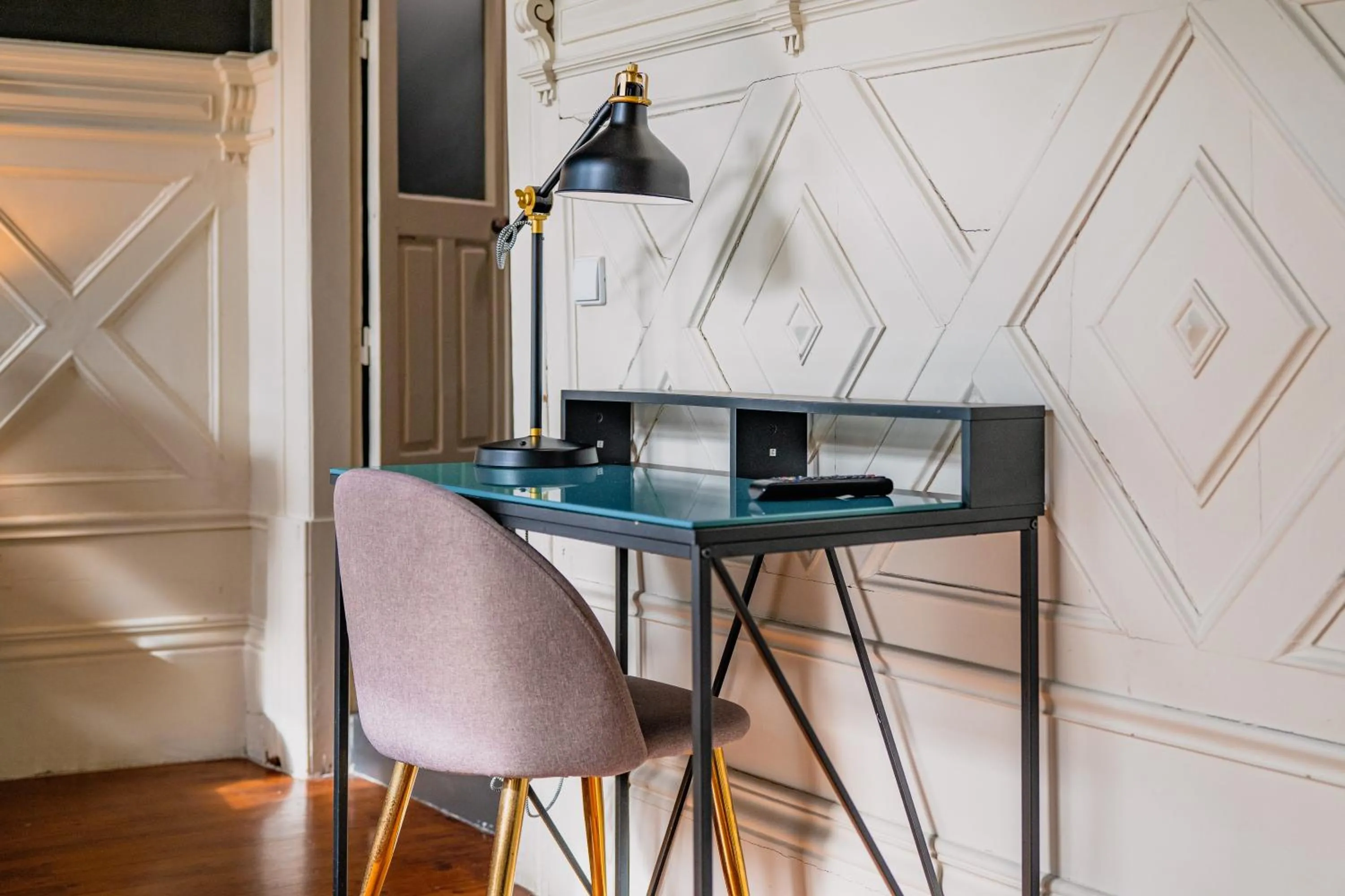 Bedroom in Casa dos Lóios by Shiadu