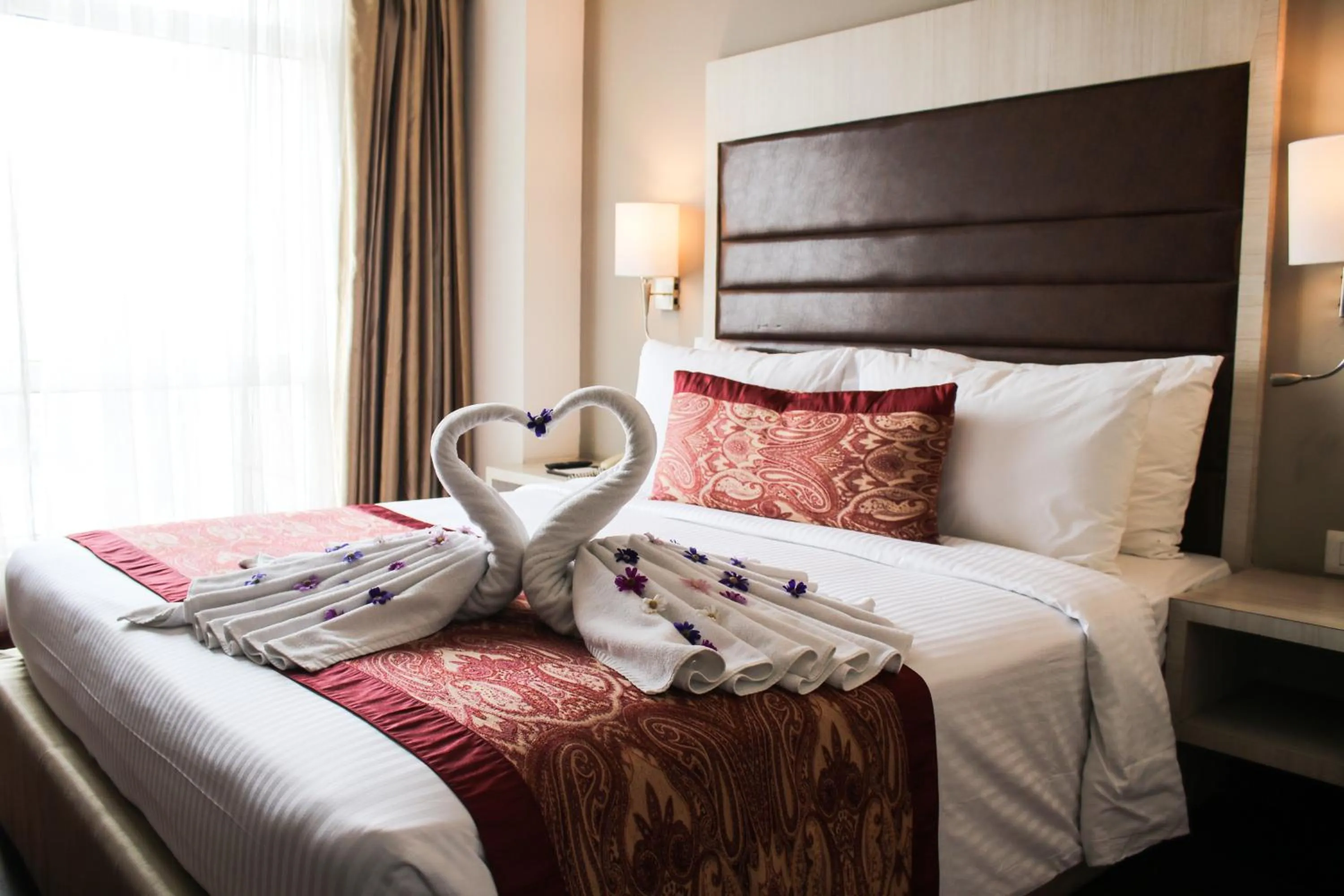 Bed in Mahagun Sarovar Portico Suites