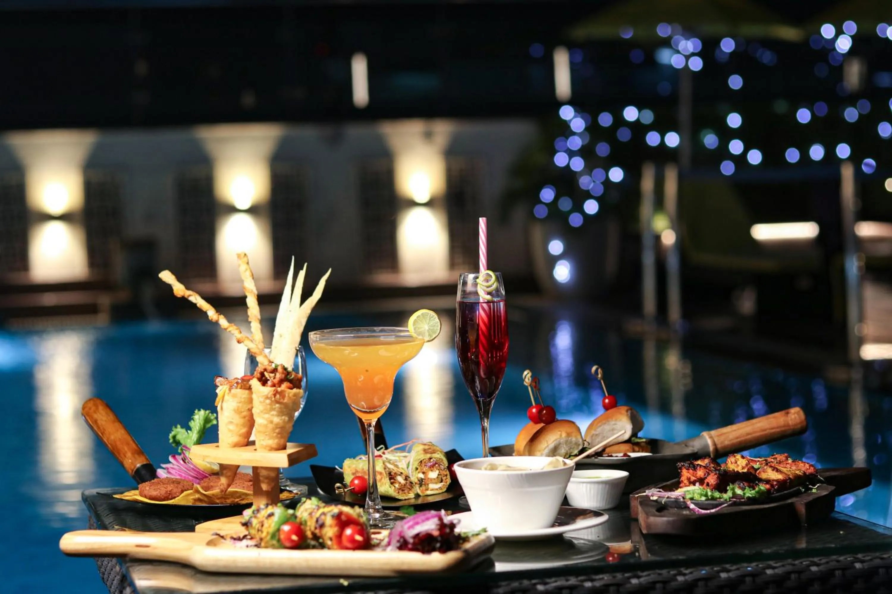 Food and drinks in Mahagun Sarovar Portico Suites