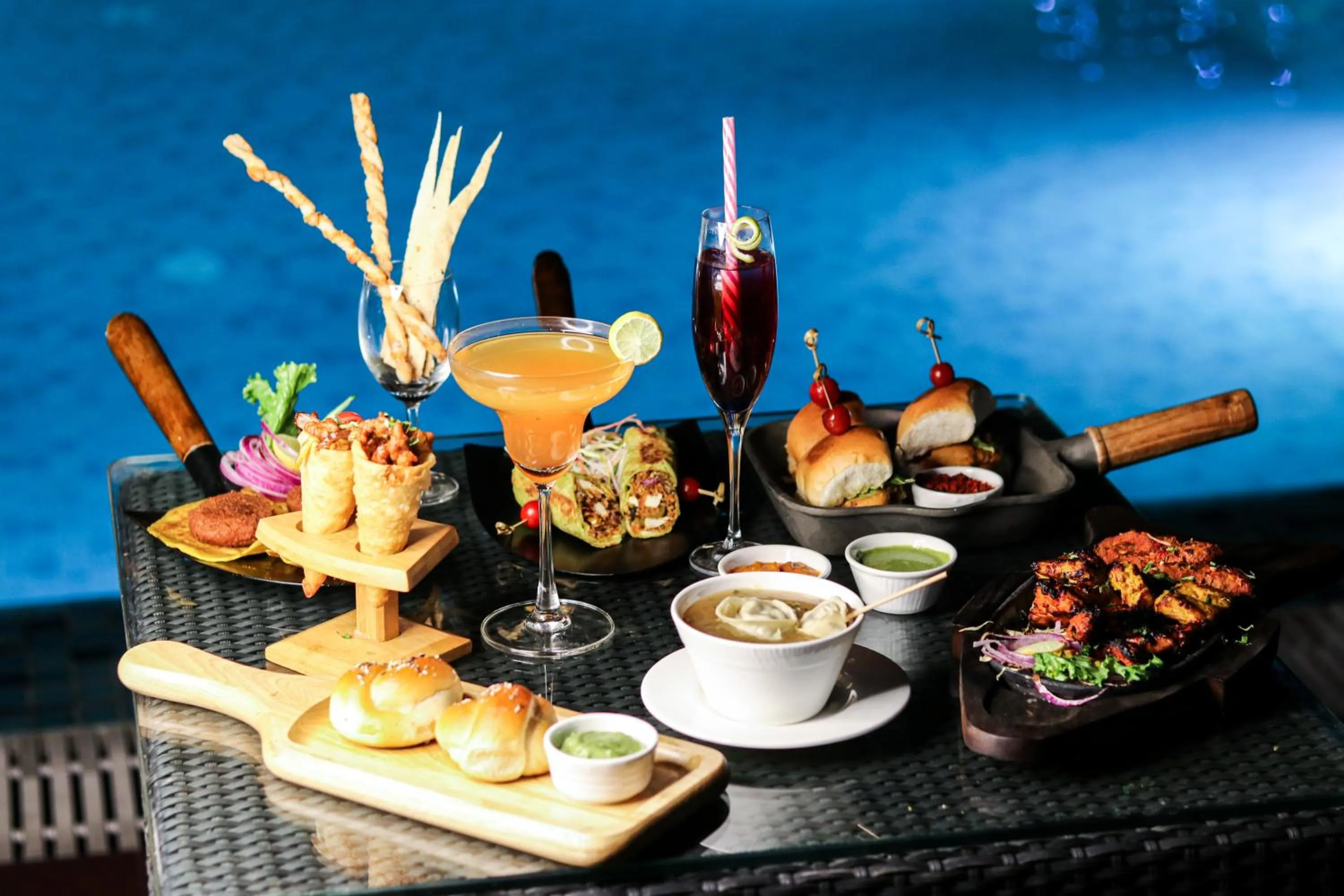 Food and drinks in Mahagun Sarovar Portico Suites