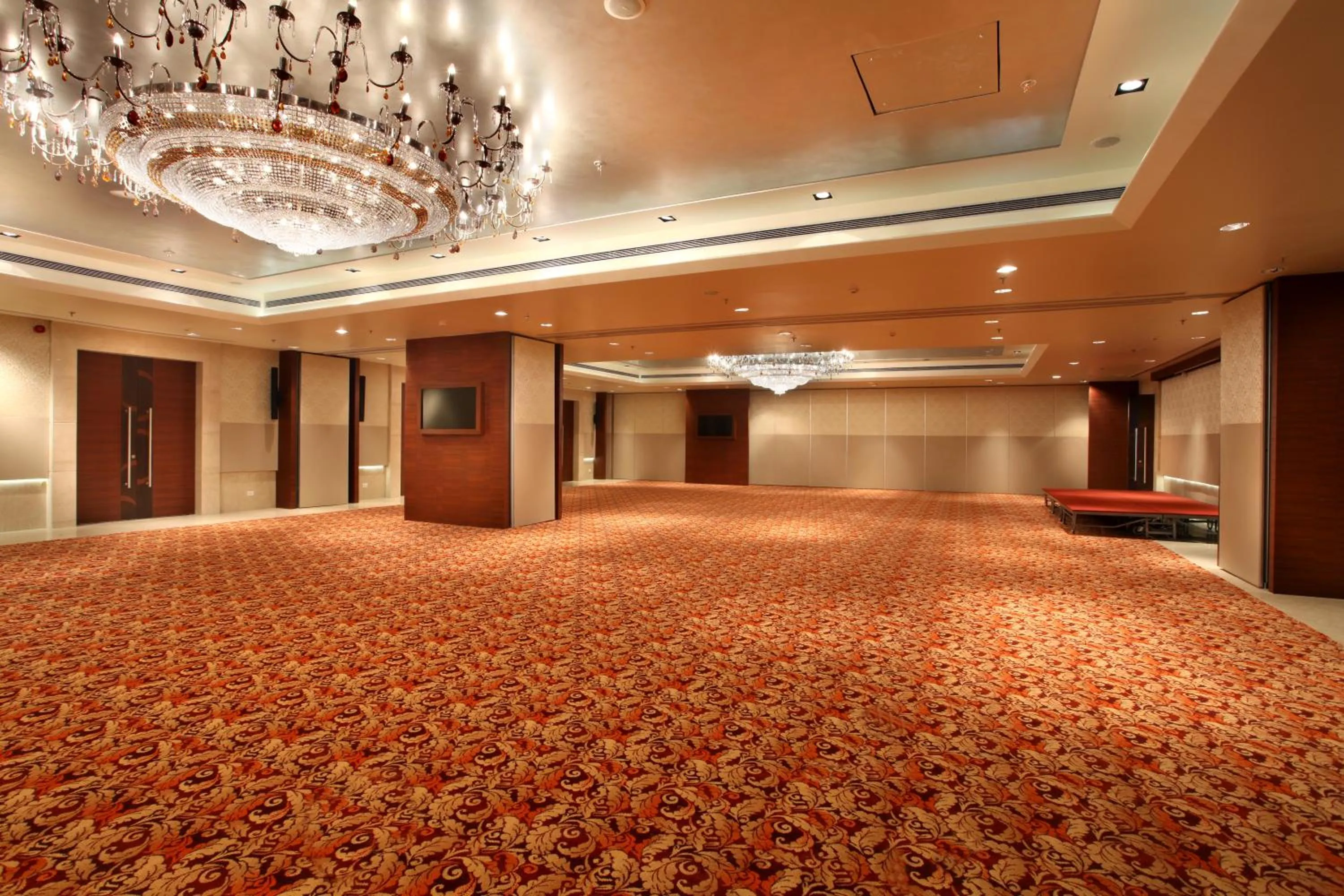 Banquet/Function facilities in Mahagun Sarovar Portico Suites