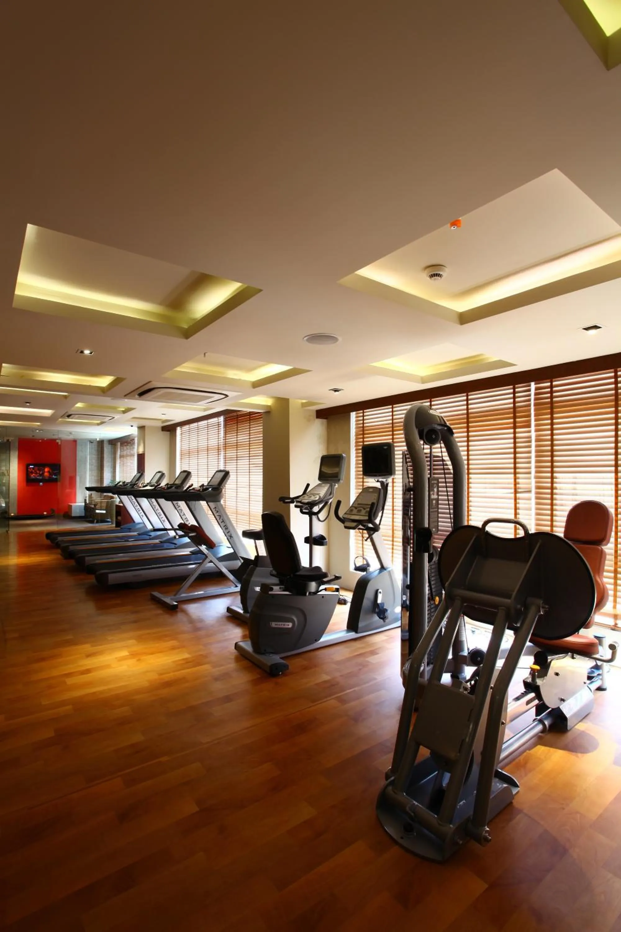 Fitness centre/facilities in Mahagun Sarovar Portico Suites