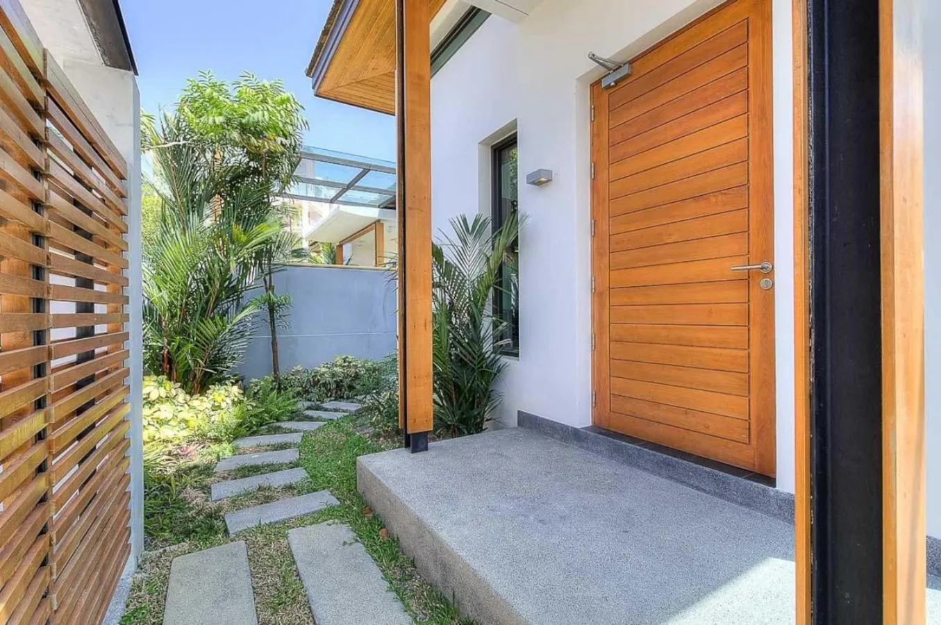 Facade/entrance in Coco Kamala from VillaCarte