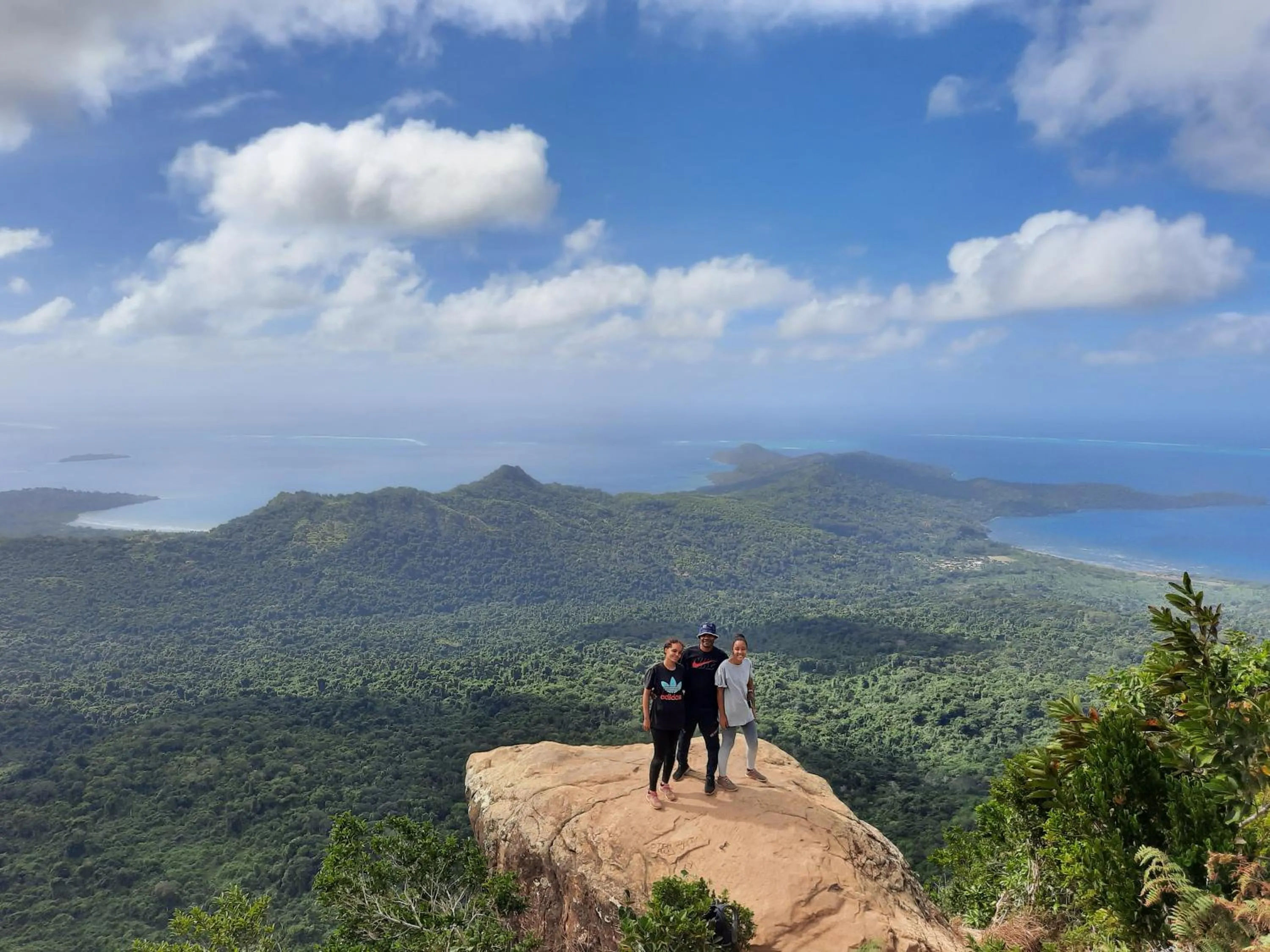 Hiking in LE CHISSIOUA