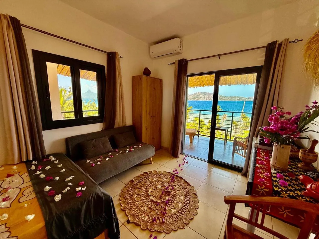 Property building, Bed in LE CHISSIOUA