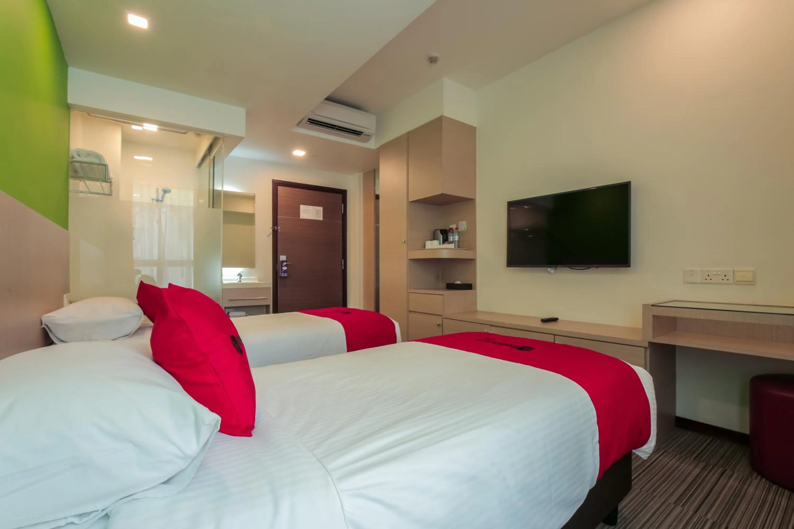 Bedroom, TV/Entertainment Center in RedDoorz Premium @ Balestier