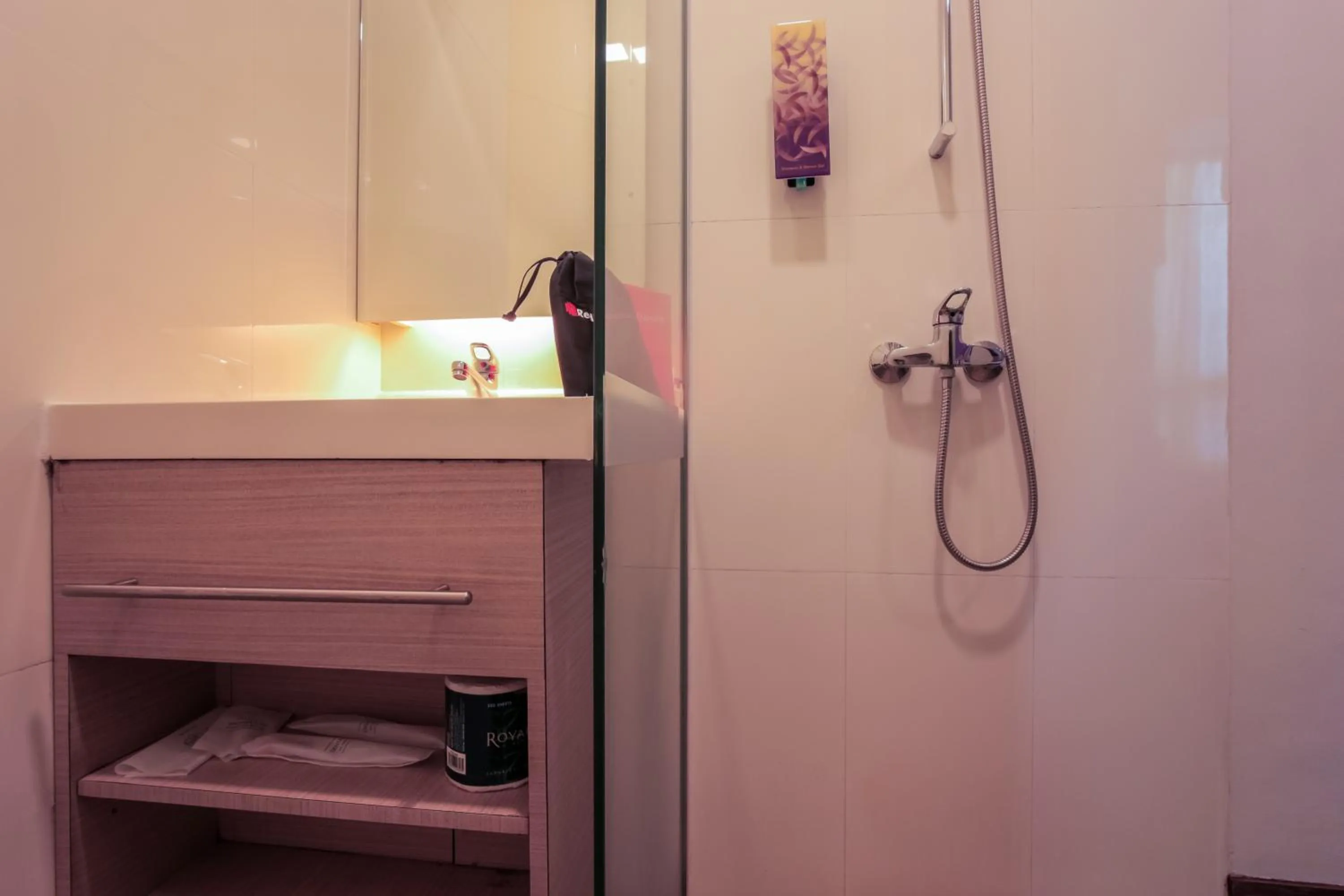 Bathroom in RedDoorz Premium @ Balestier