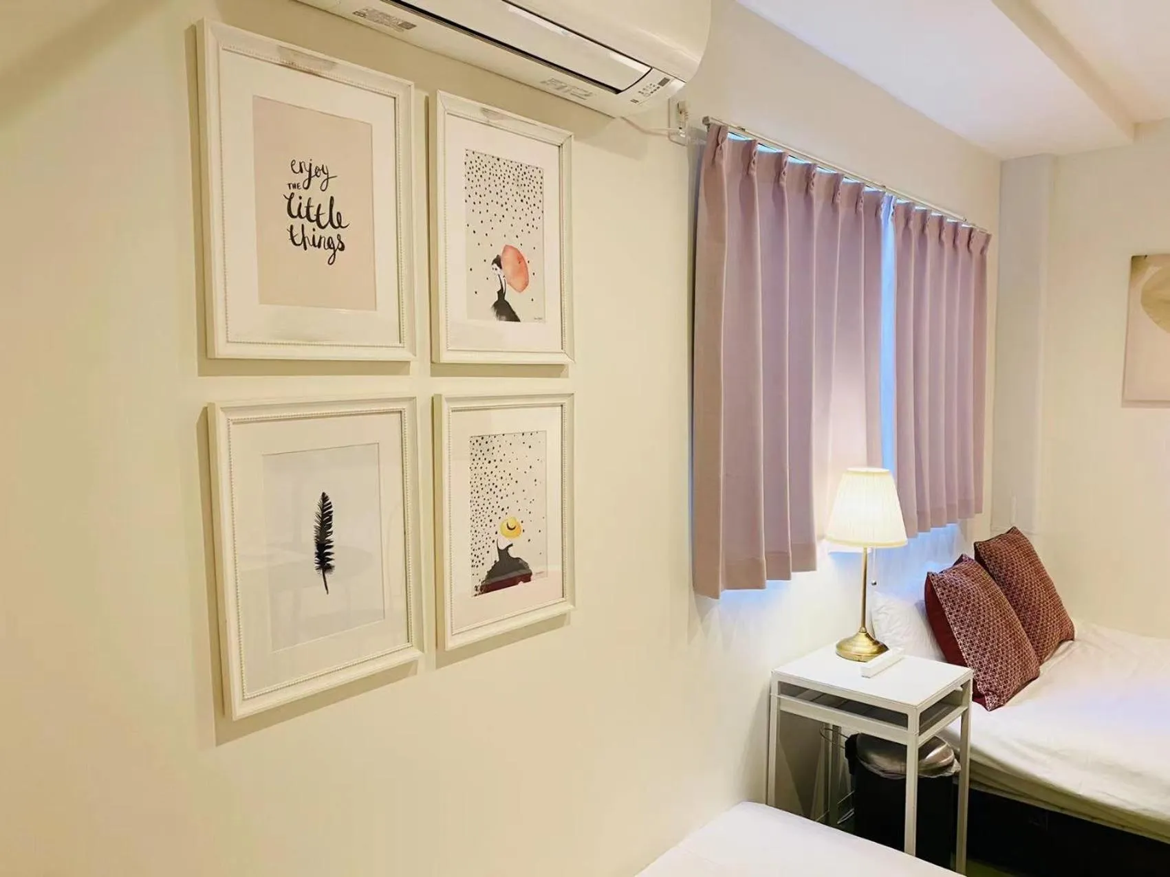 Bed in Namba Garden Square Apartment