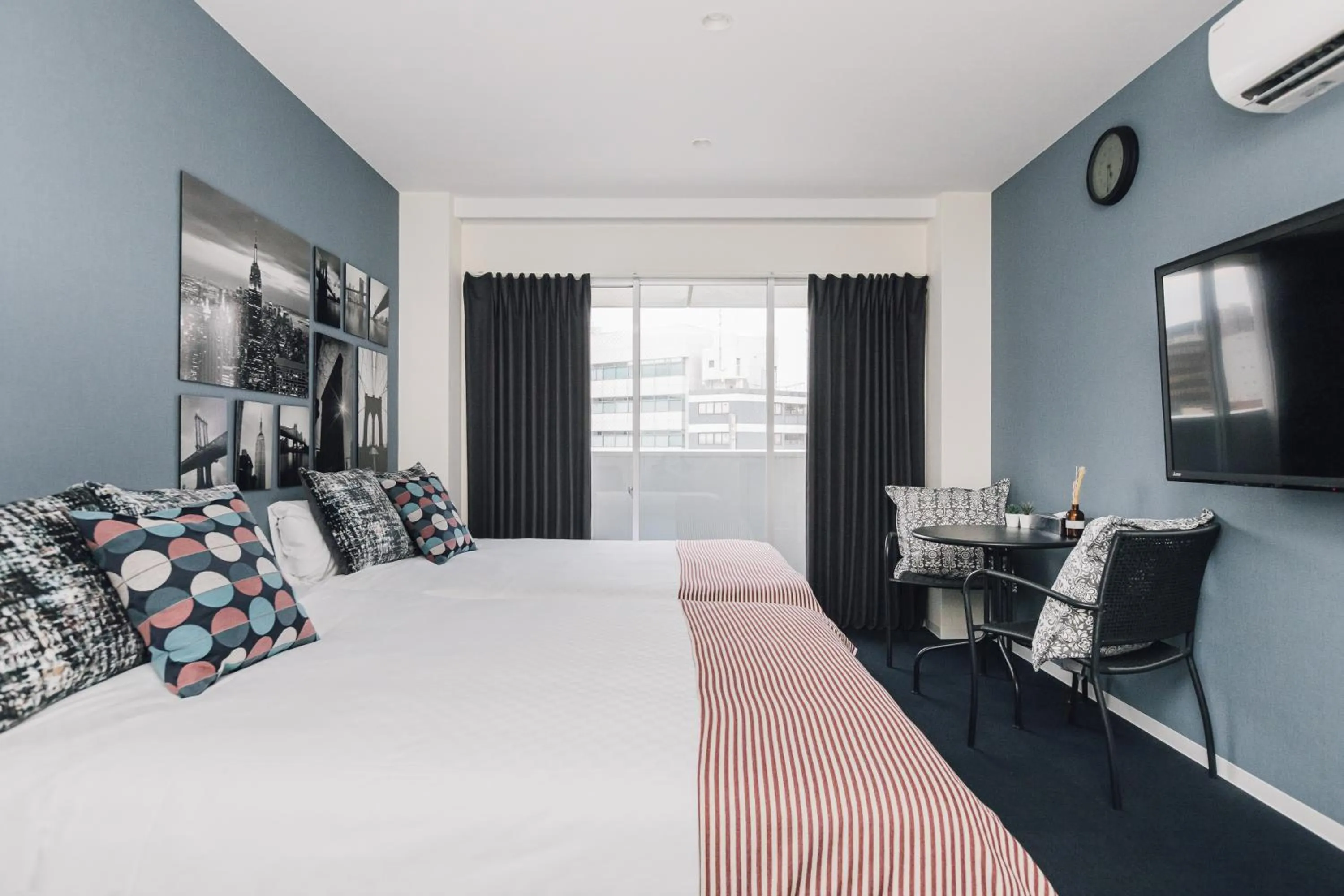 Photo of the whole room, Bed in Namba Garden Square Apartment