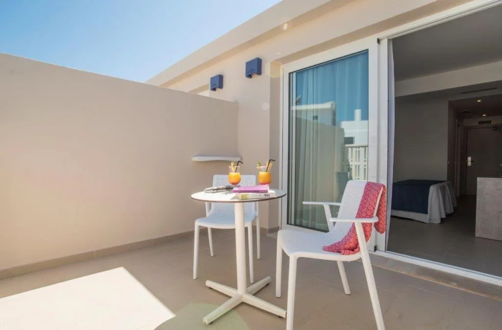 Patio in Hotel Voramar - Emar Hotels