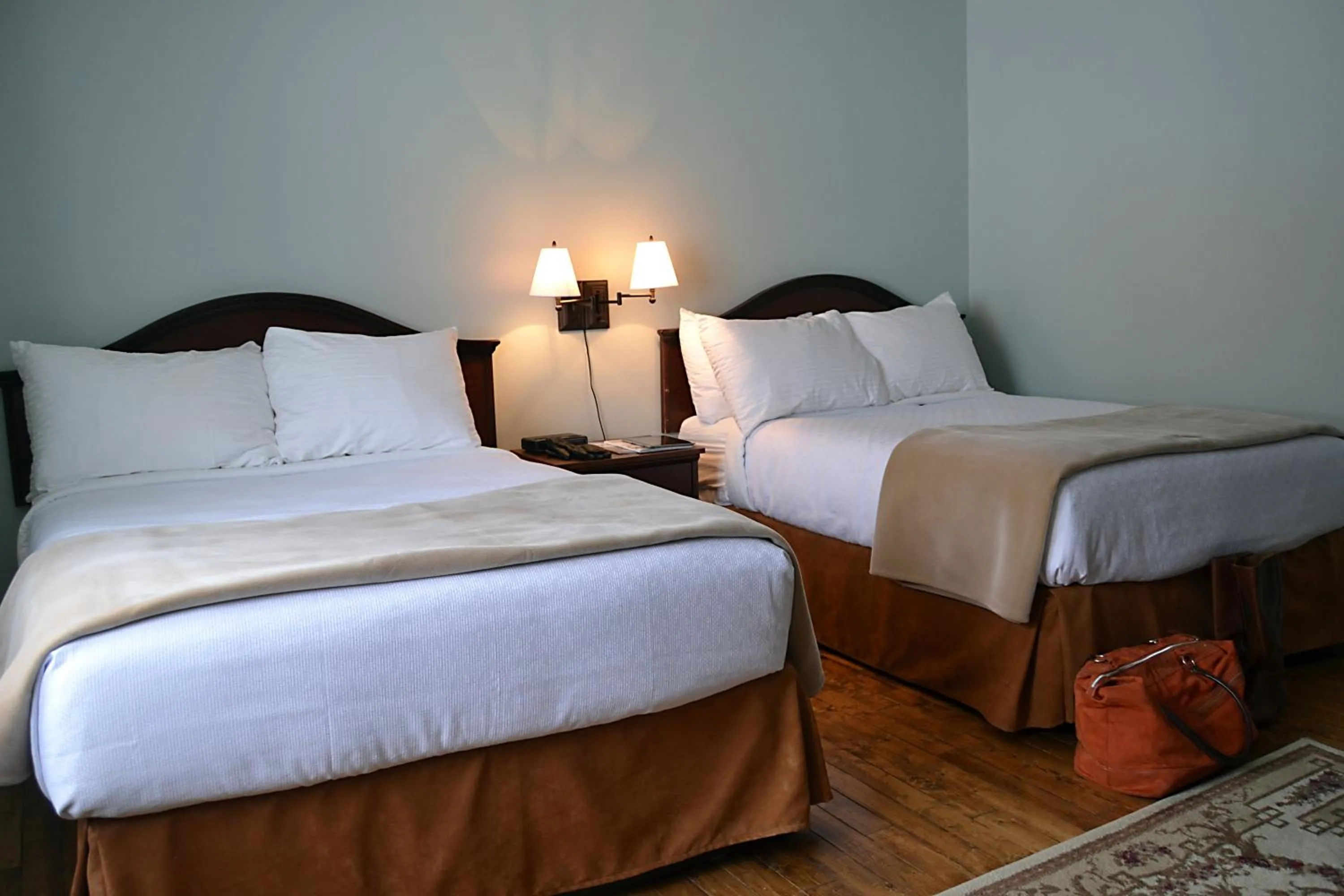 Bed in Anchor Inn Hotel and Suites