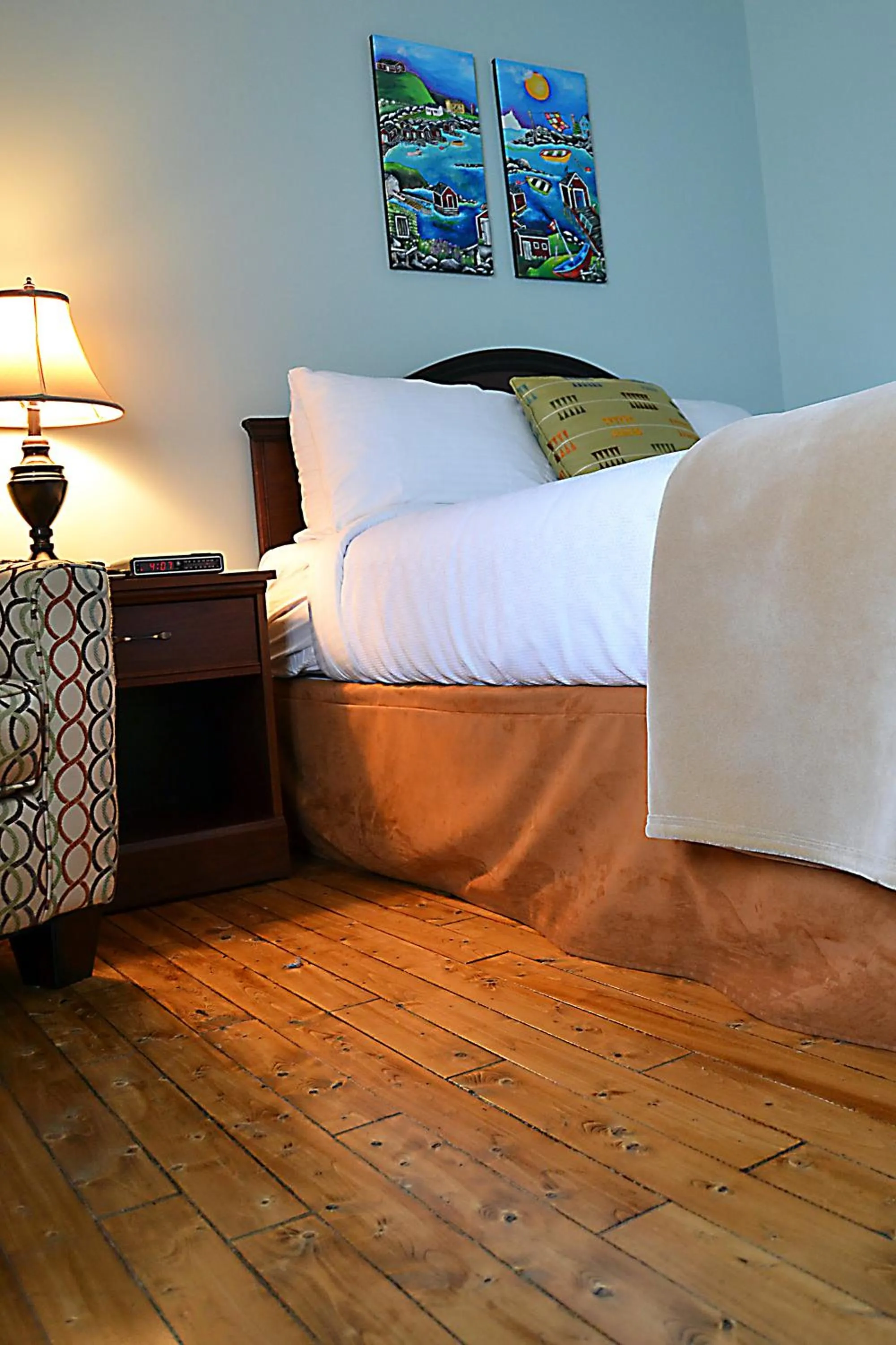 Bed in Anchor Inn Hotel and Suites