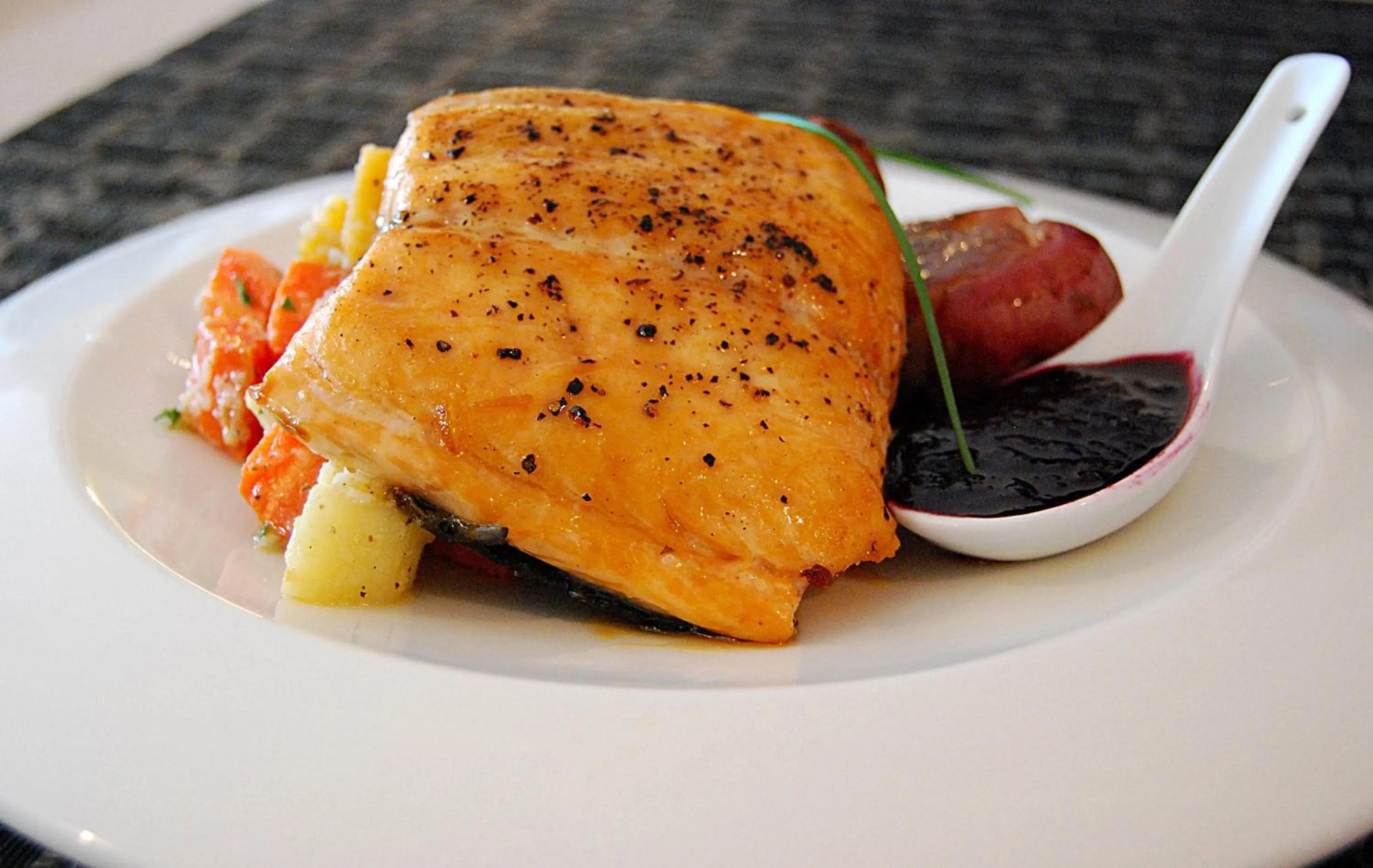 Restaurant/places to eat in Anchor Inn Hotel and Suites
