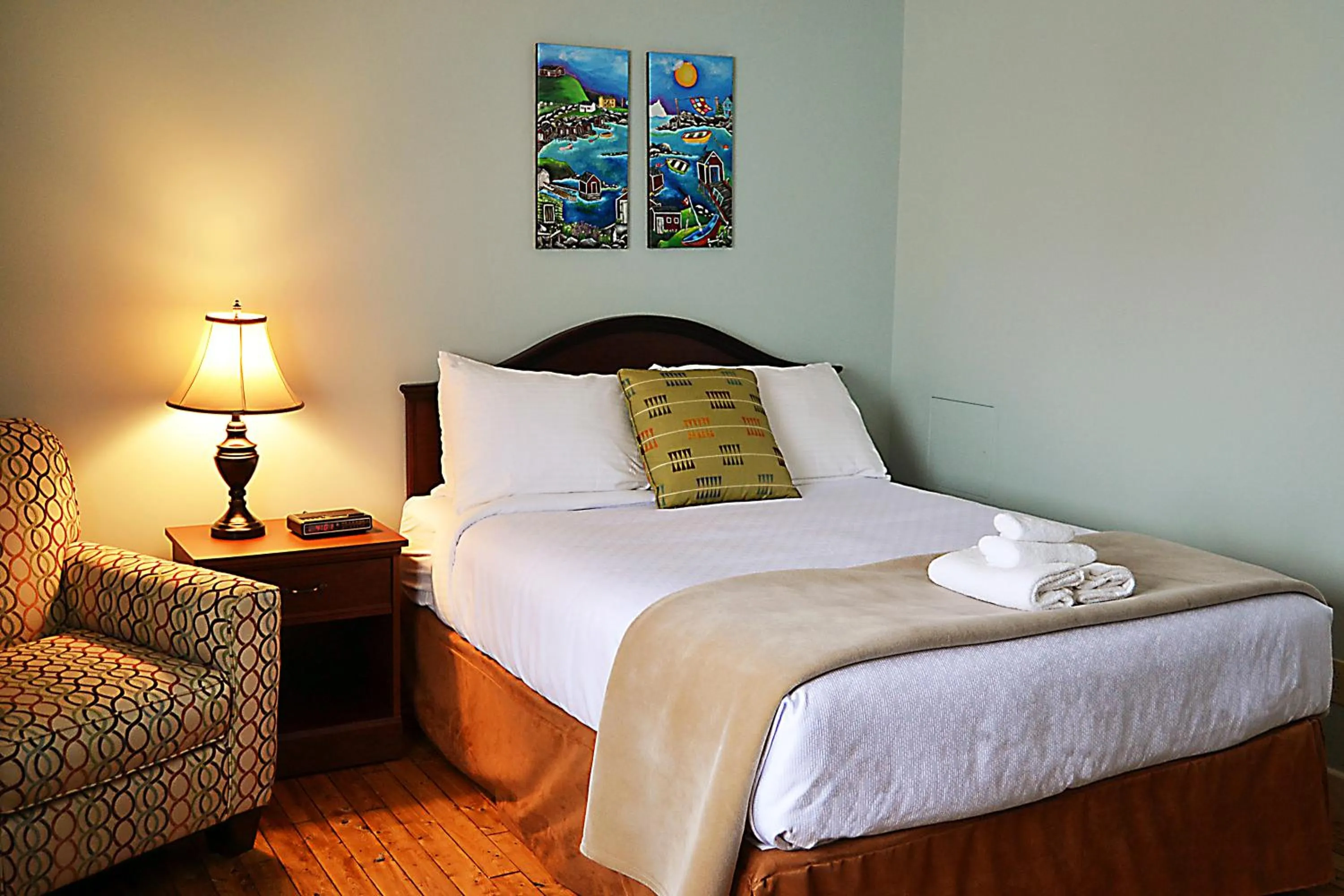 Bed in Anchor Inn Hotel and Suites