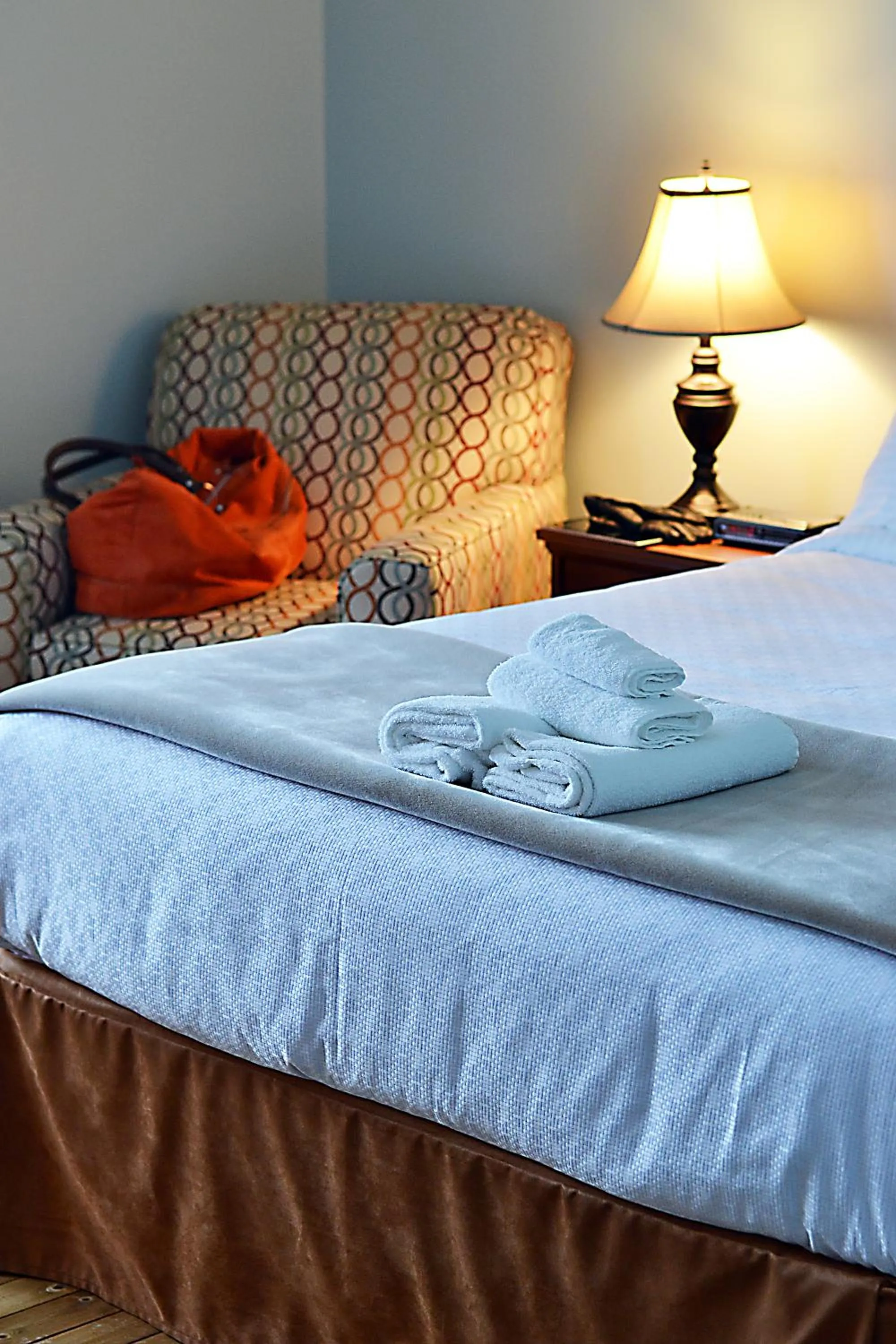 Decorative detail, Bed in Anchor Inn Hotel and Suites