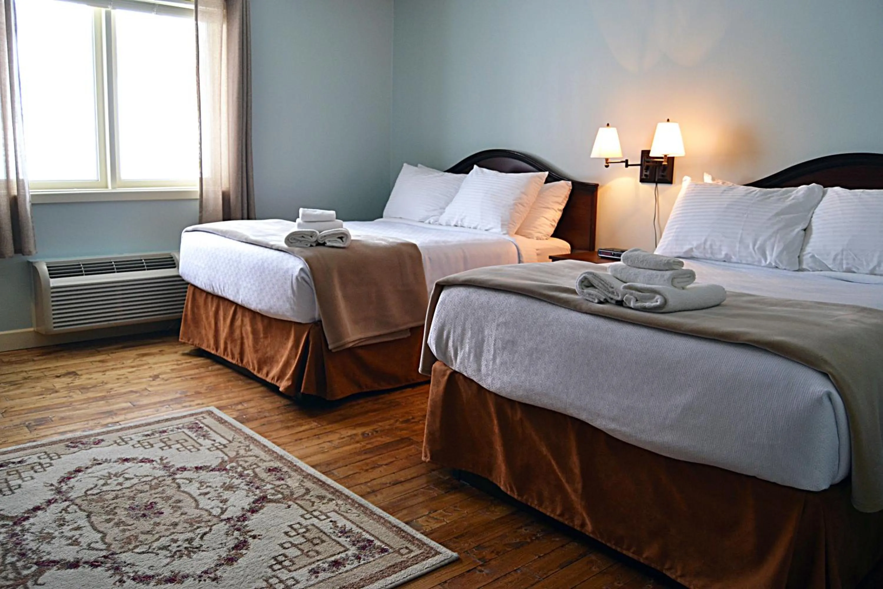 Bed in Anchor Inn Hotel and Suites