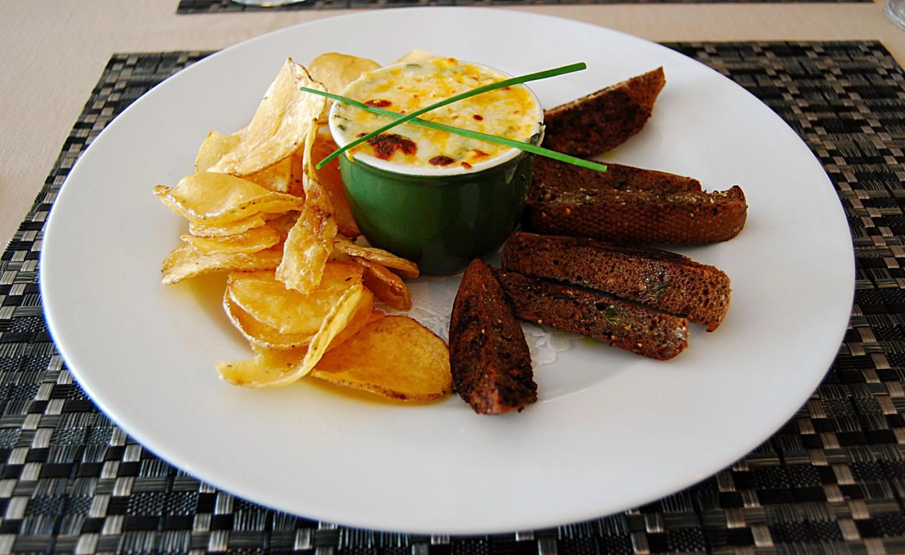 Restaurant/places to eat in Anchor Inn Hotel and Suites