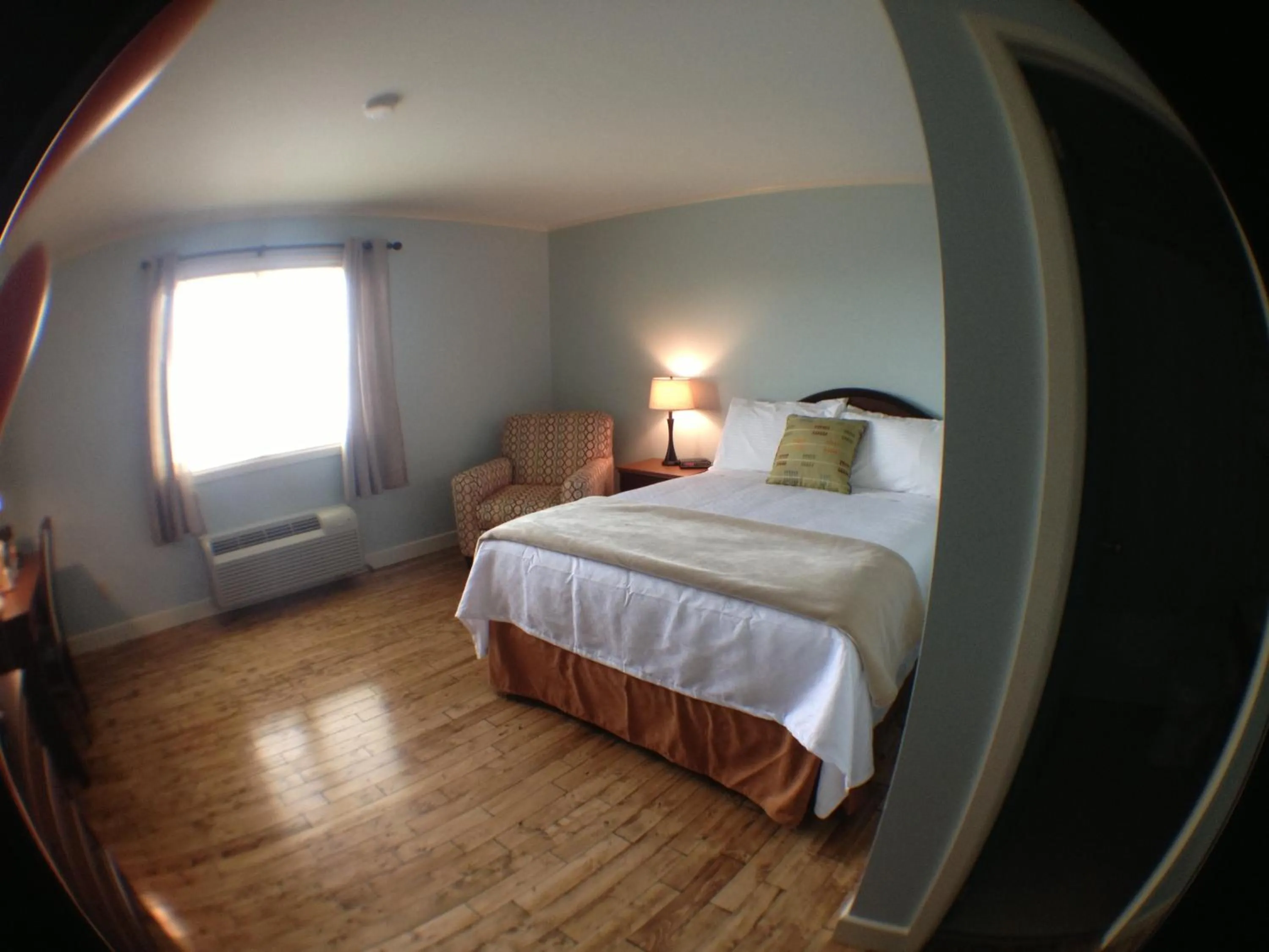 Bed in Anchor Inn Hotel and Suites