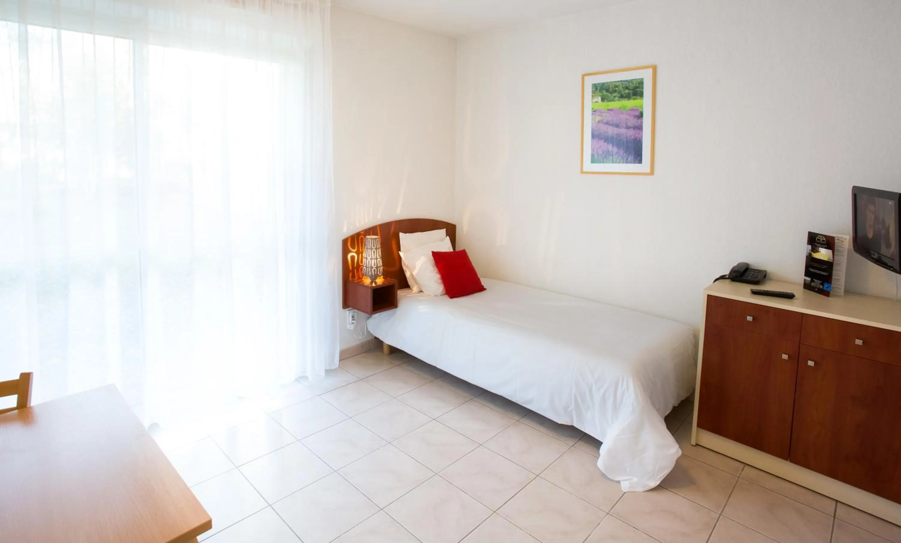 Bedroom, Bed in All Suites Appart Hôtel - Bordeaux - Mérignac Aéroport