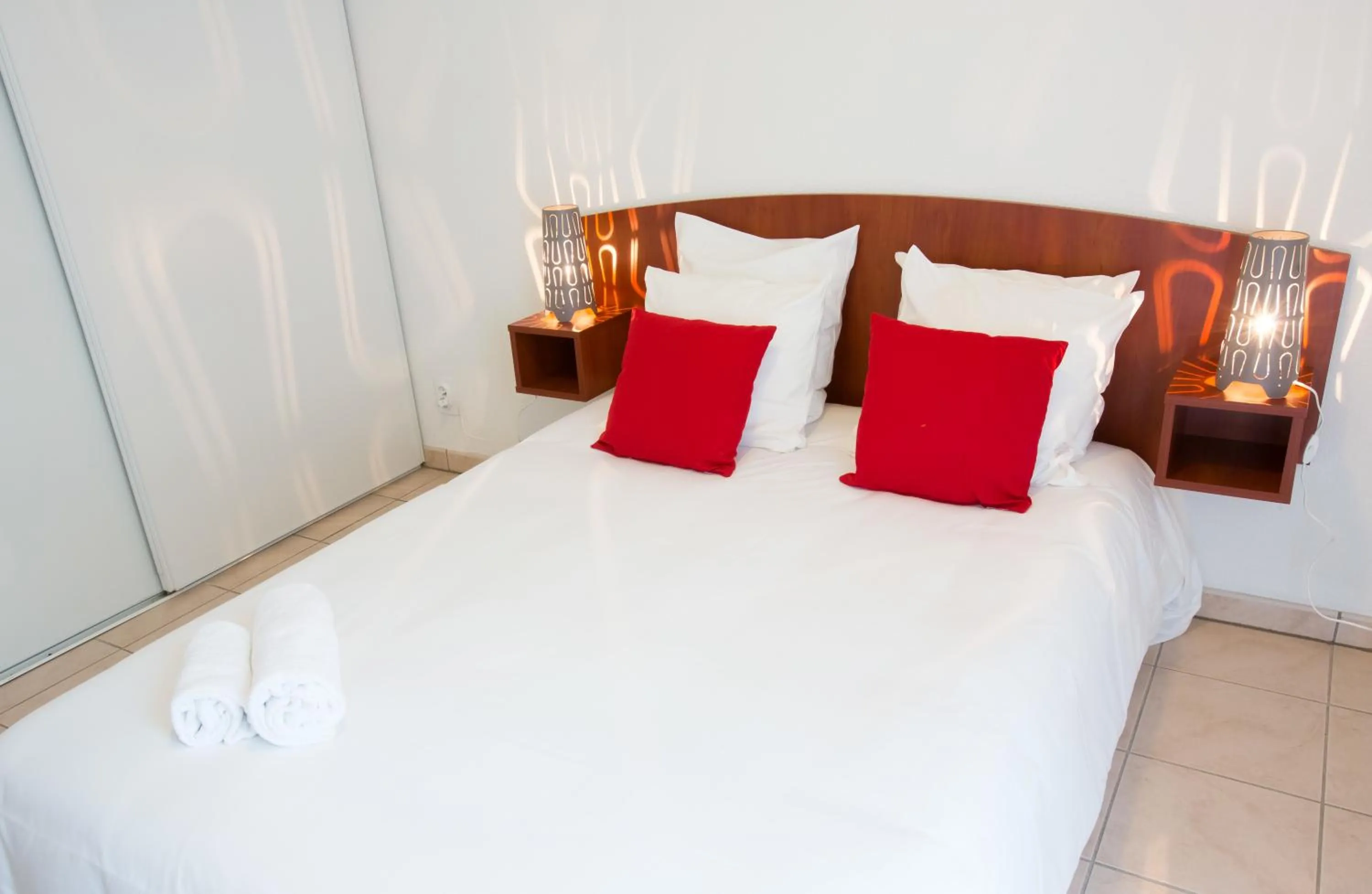 Bedroom, Bed in All Suites Appart Hôtel - Bordeaux - Mérignac Aéroport