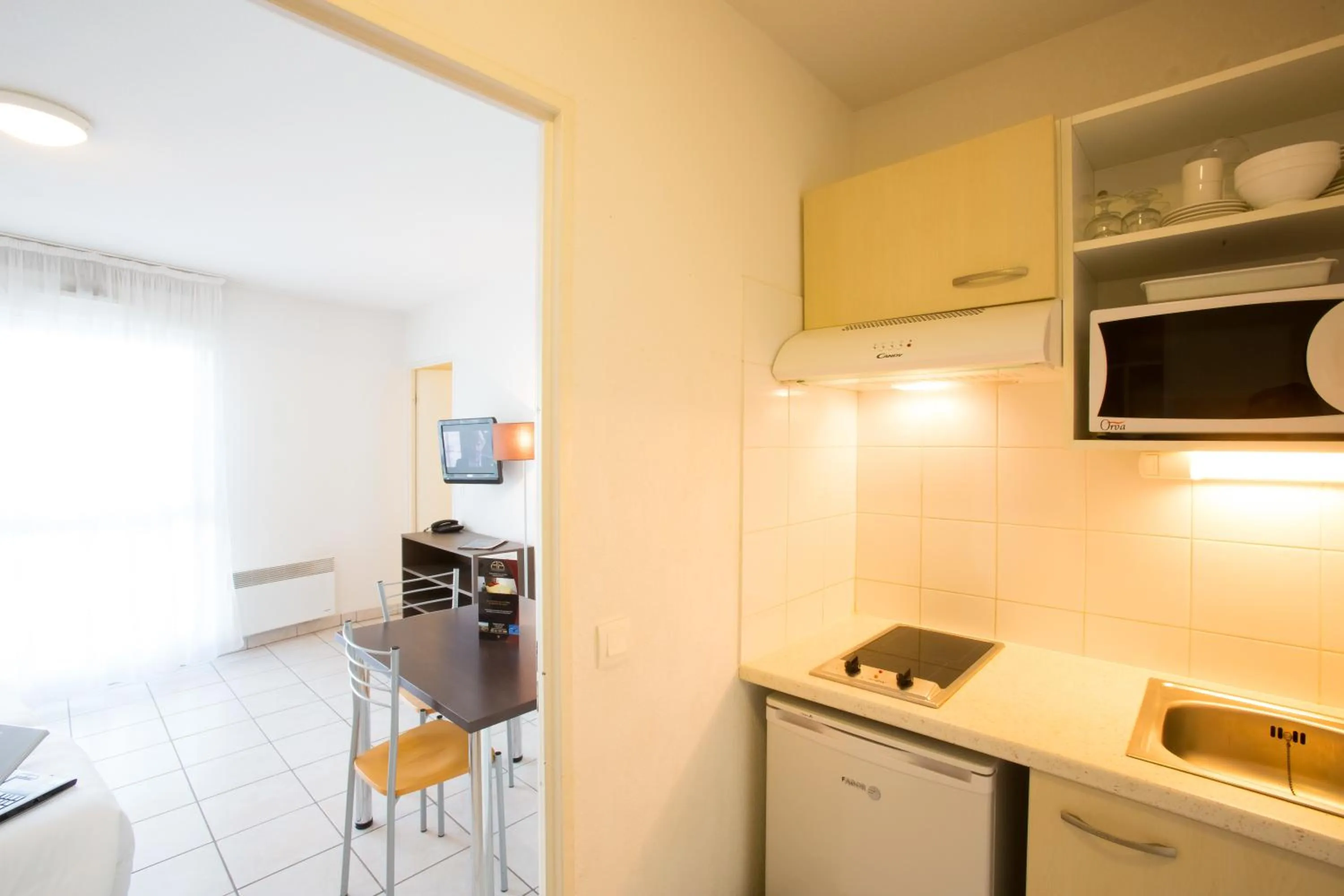 Kitchen or kitchenette in All Suites Appart Hôtel - Bordeaux - Mérignac Aéroport