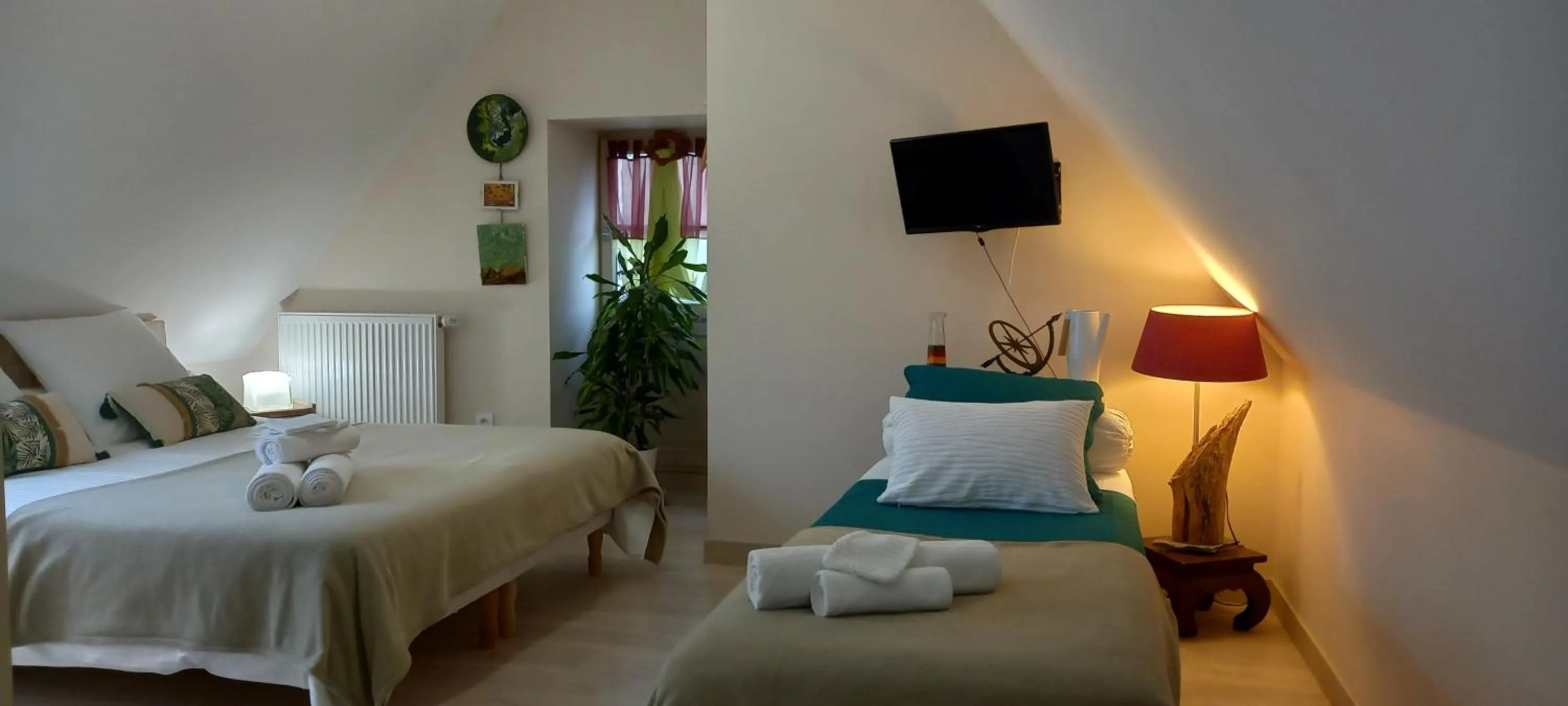 Bed in Aux penates de Toni Beauval