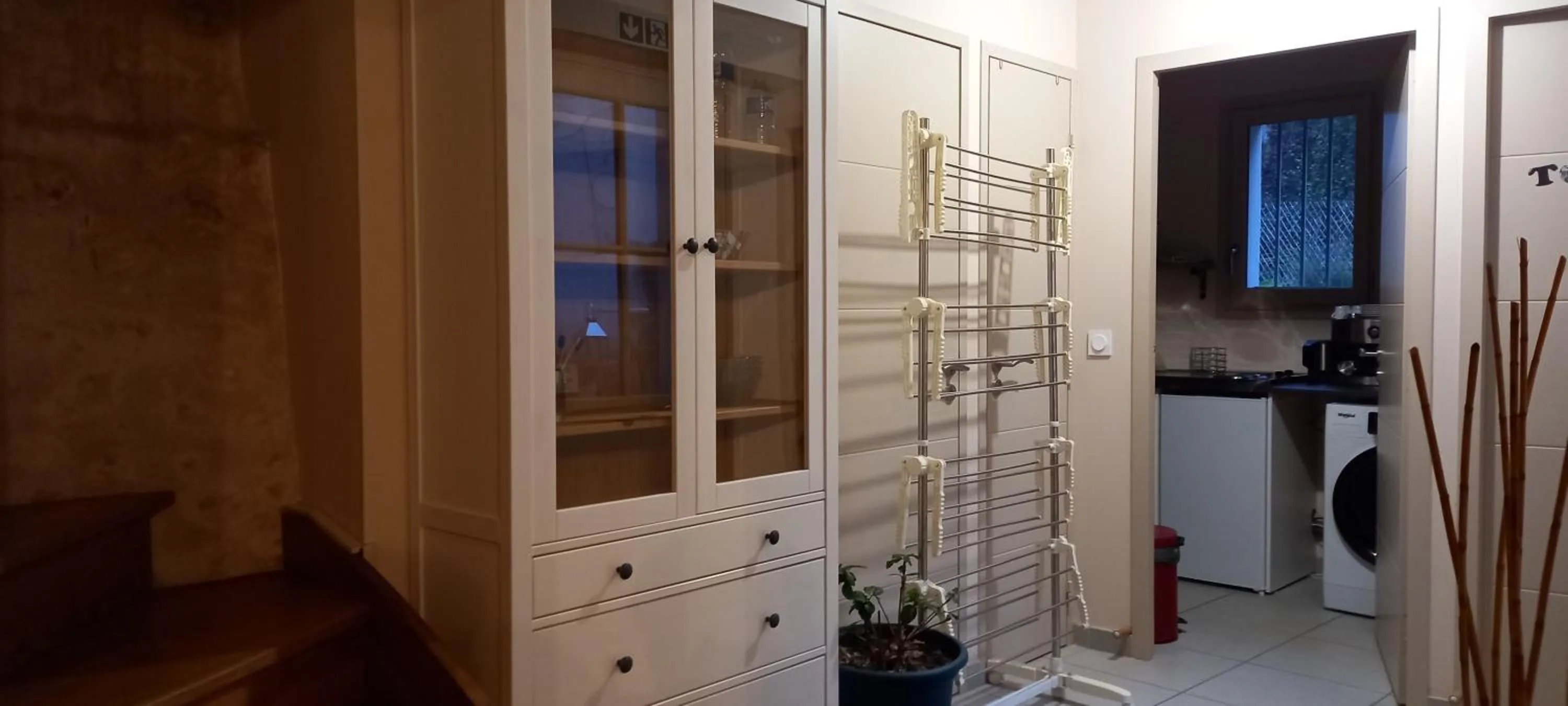 Facade/entrance in Aux penates de Toni Beauval