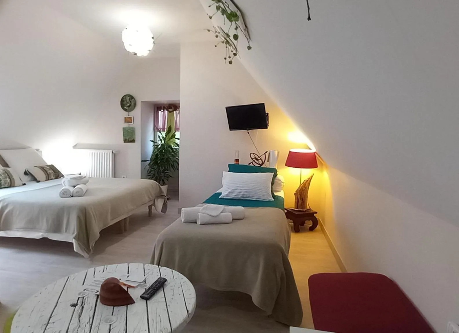 Bed in Aux penates de Toni Beauval