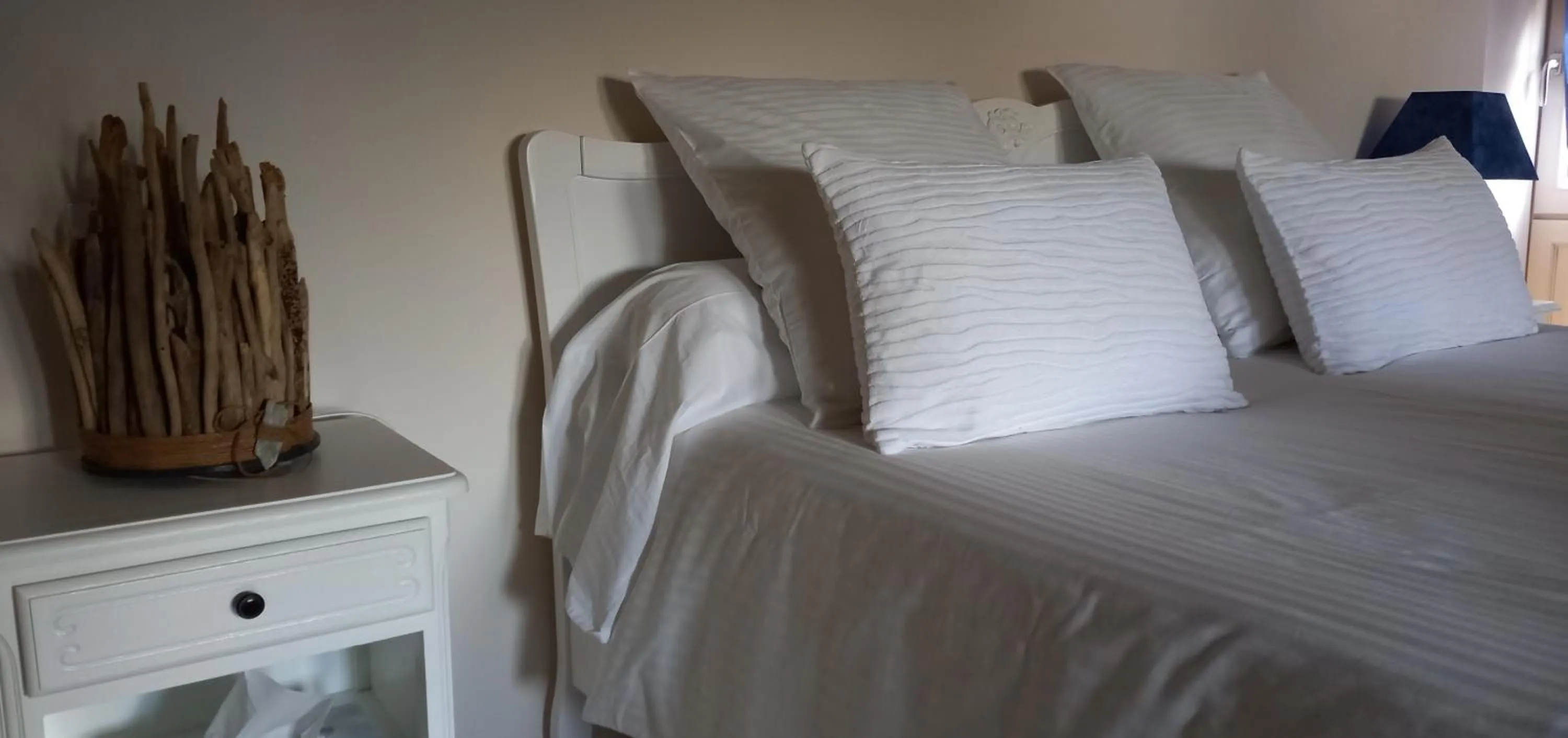 Bed in Aux penates de Toni Beauval