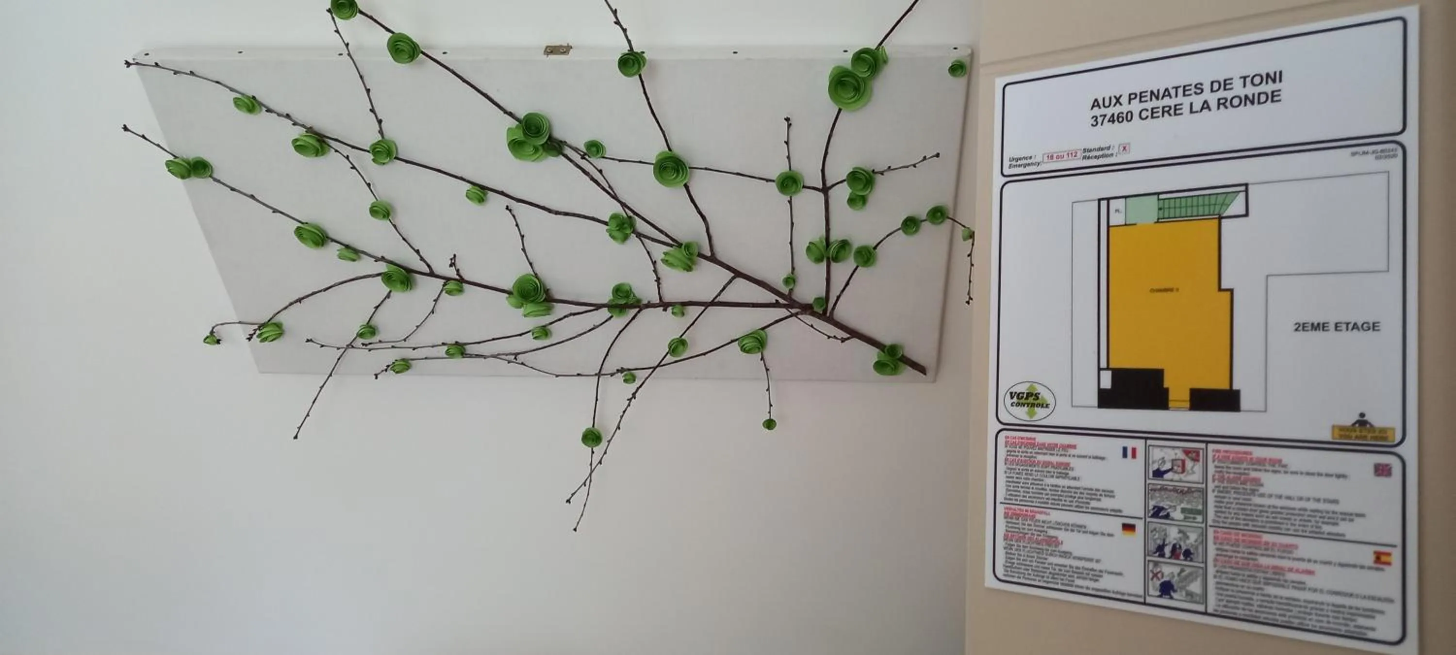 Decorative detail in Aux penates de Toni Beauval