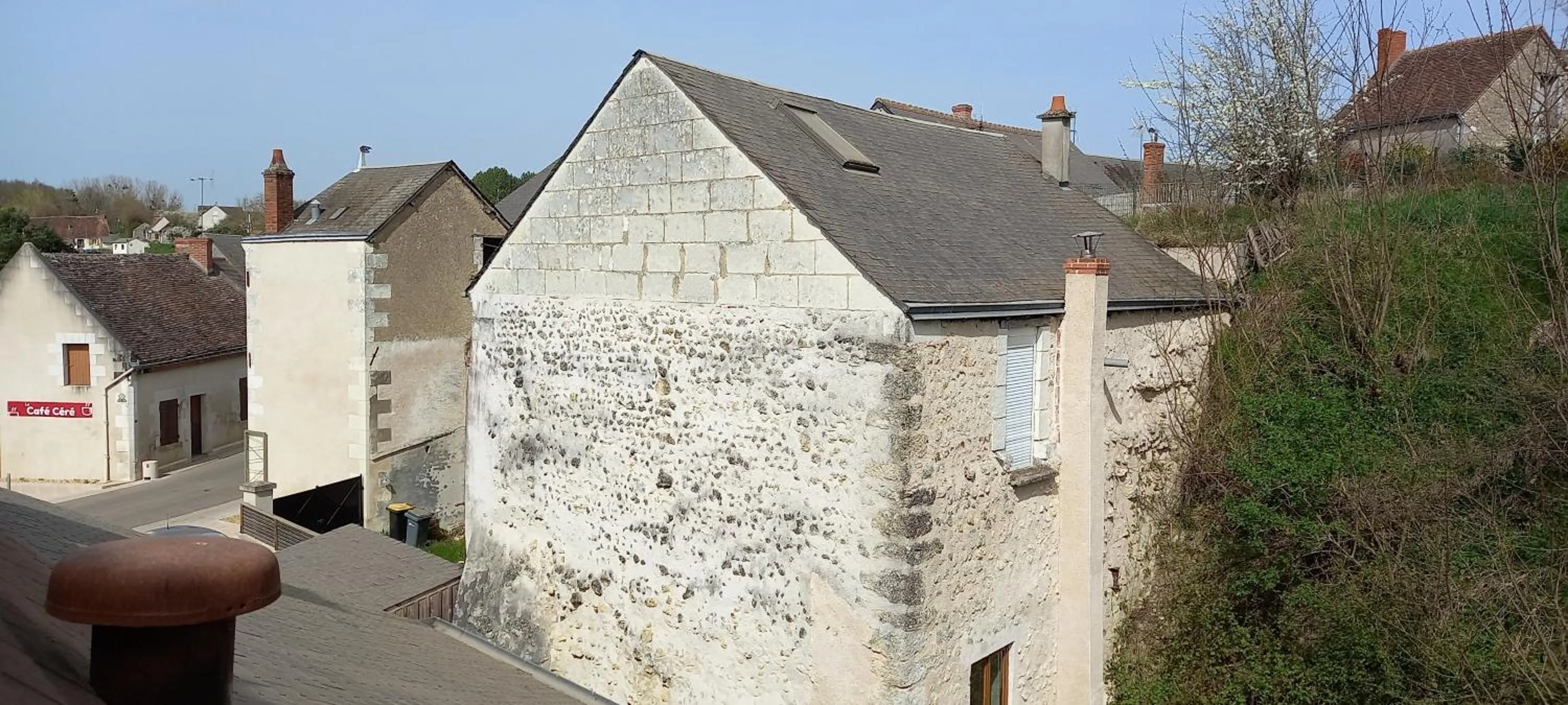 Nearby landmark in Aux penates de Toni Beauval