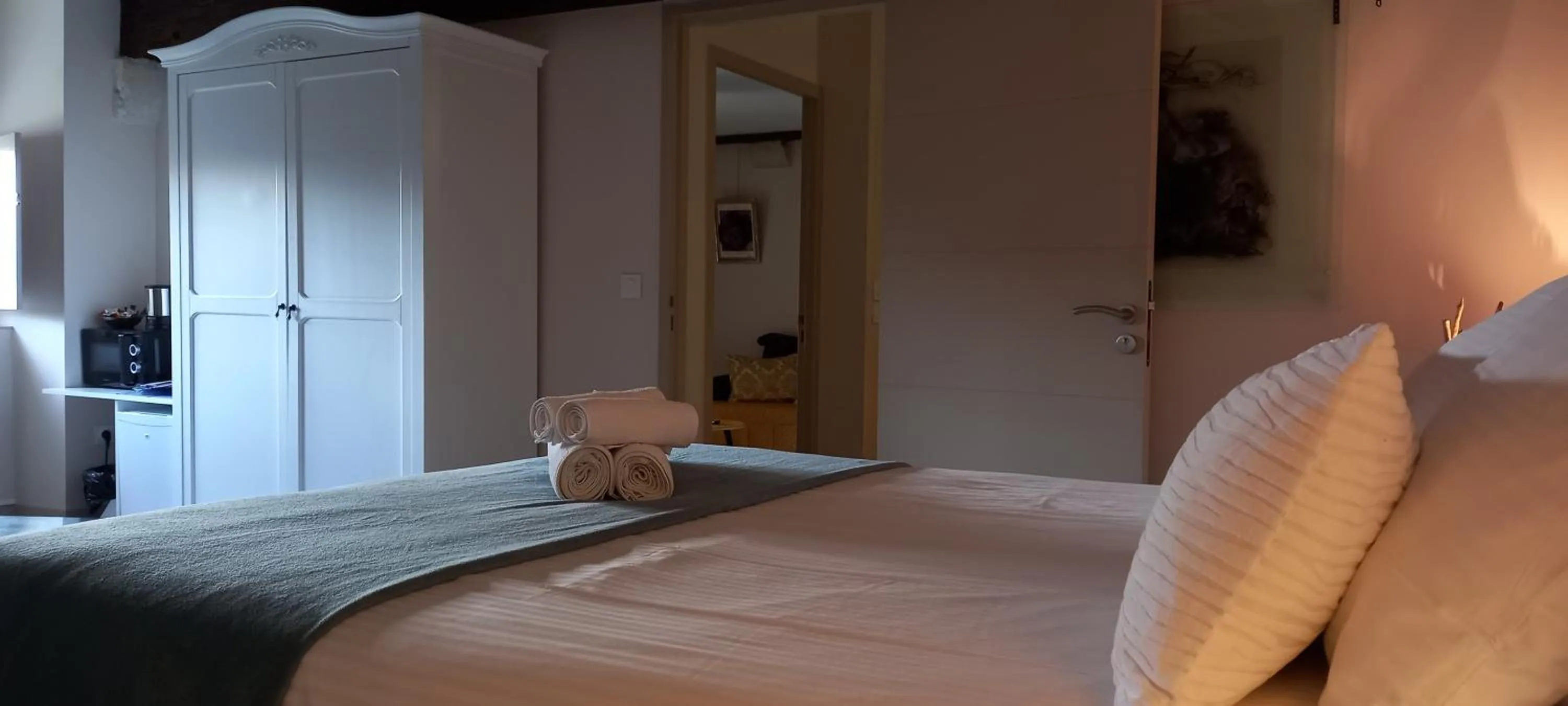 Bed in Aux penates de Toni Beauval