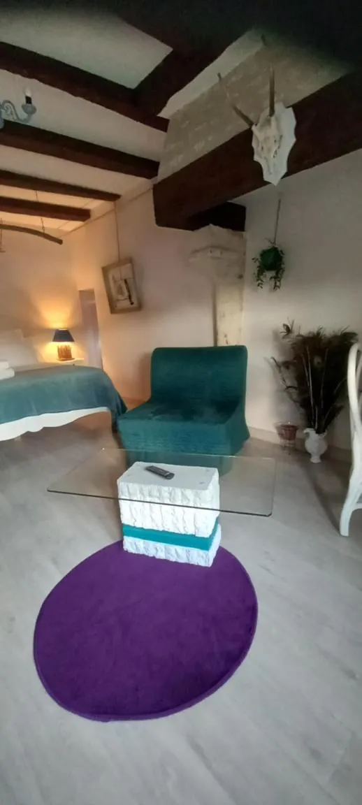 Photo of the whole room in Aux penates de Toni Beauval