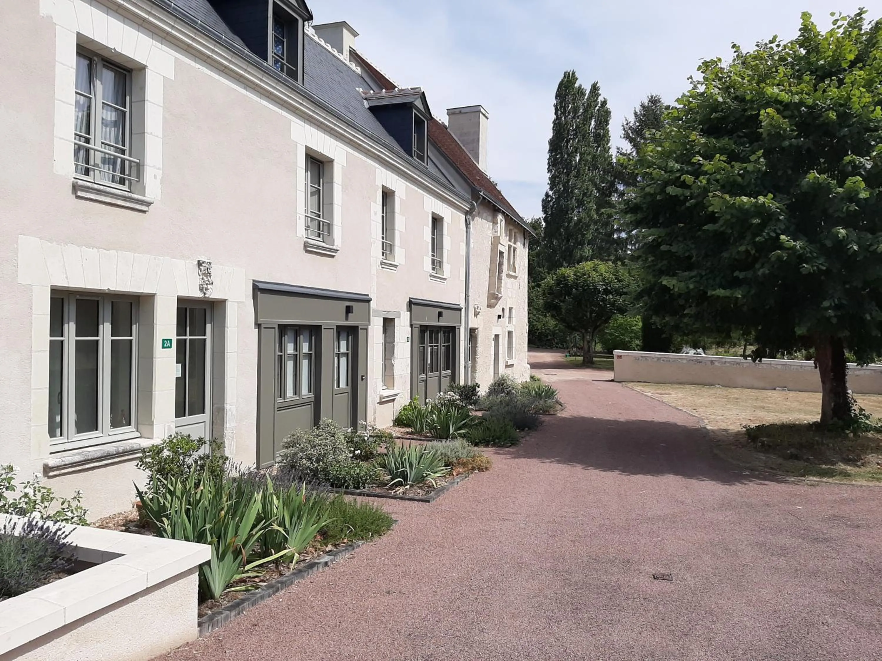 Property building in Aux penates de Toni Beauval