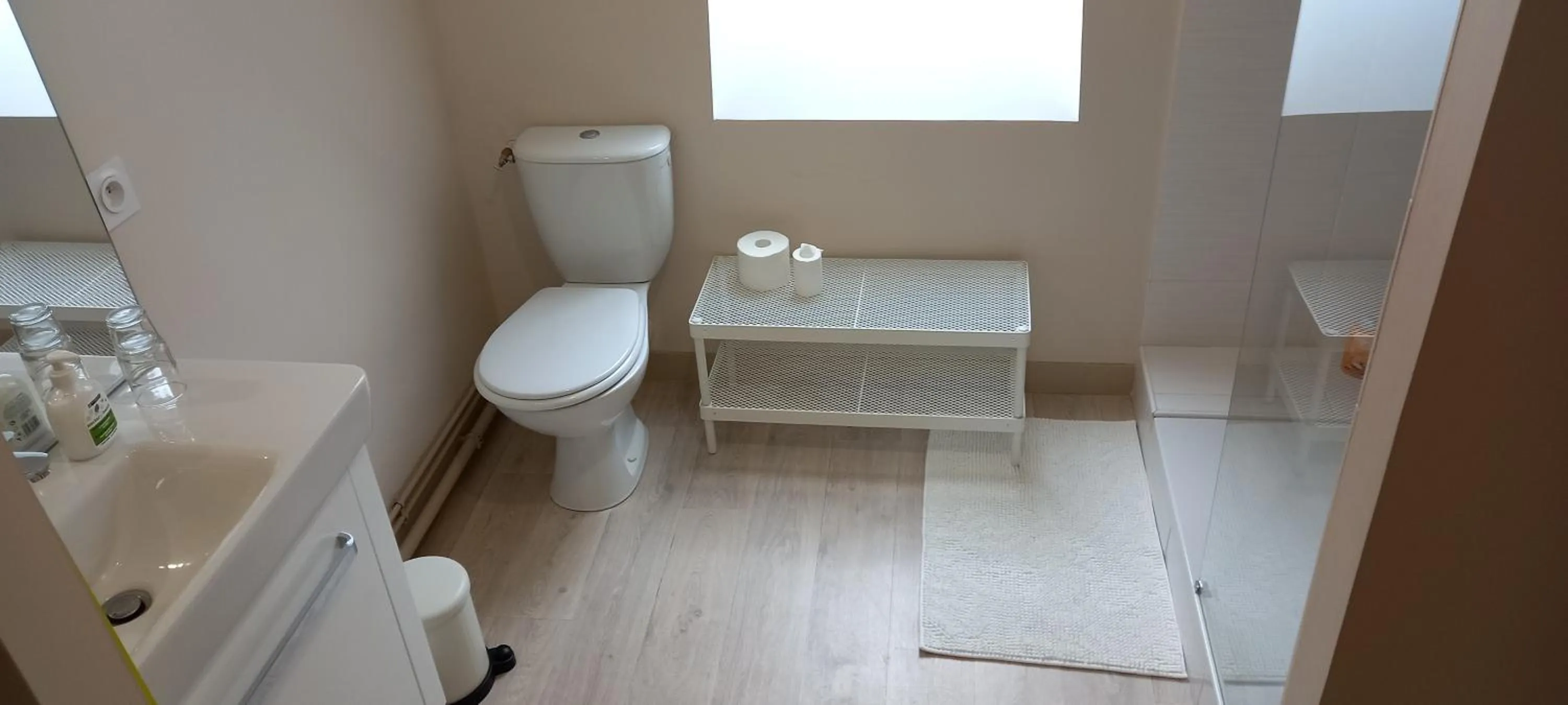 Bathroom in Aux penates de Toni Beauval