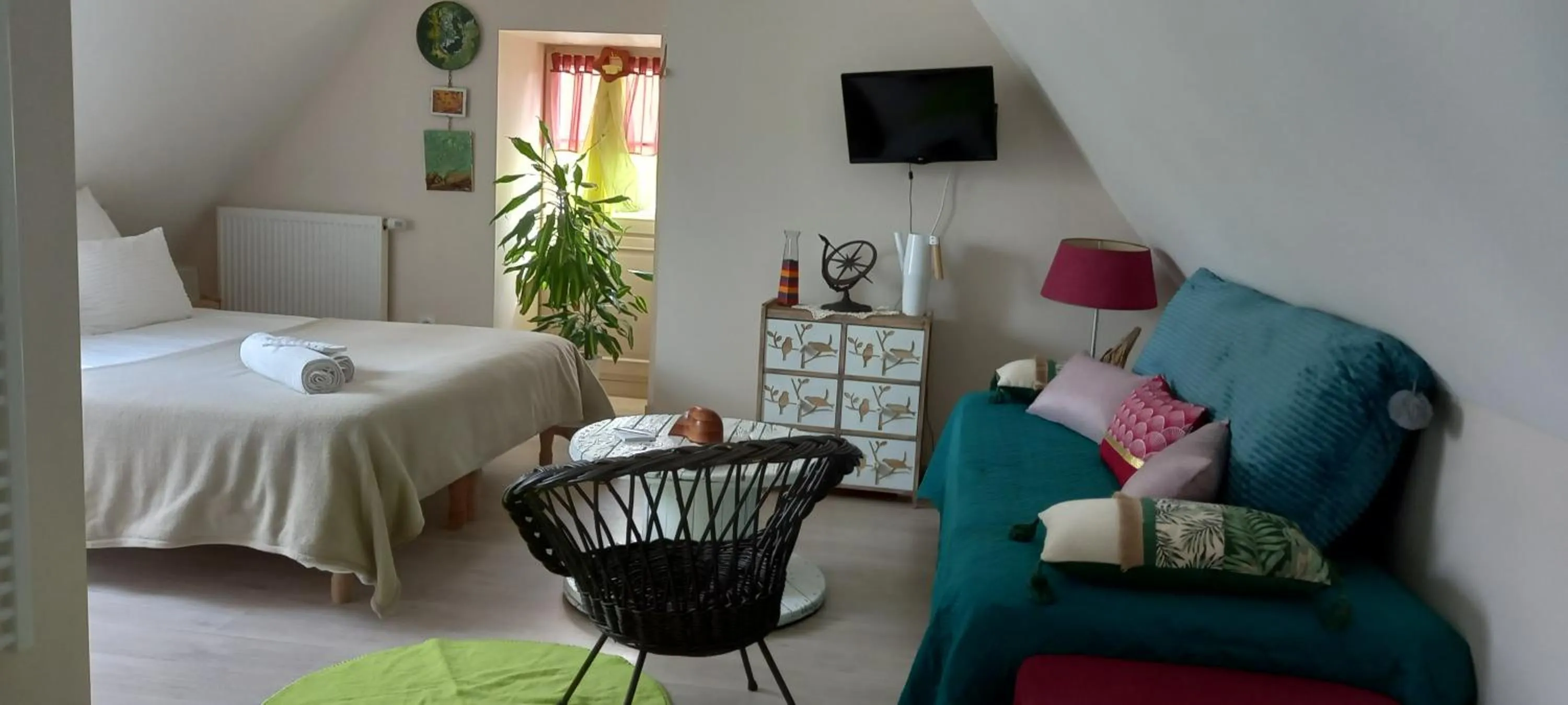 Photo of the whole room in Aux penates de Toni Beauval