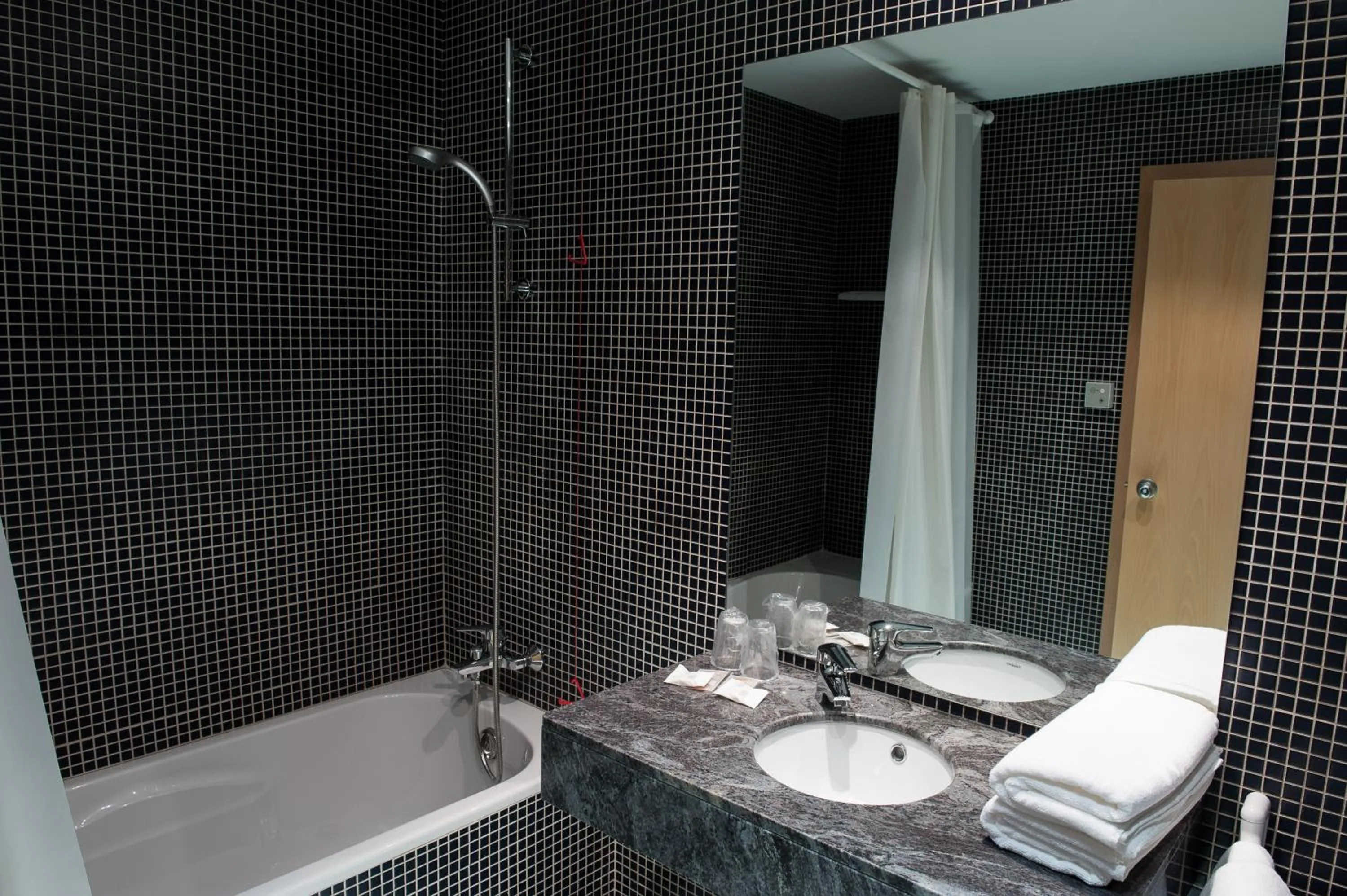 Shower in Mondim AL & Spa